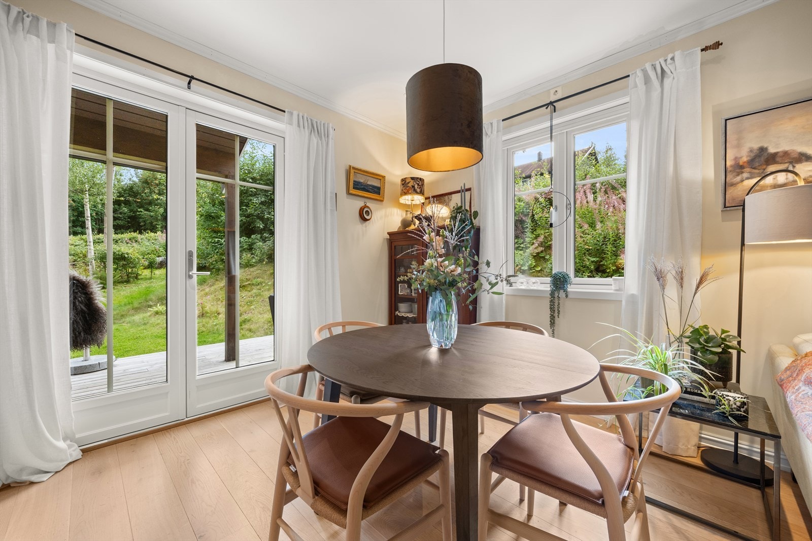 Naturlig plass for spisegruppe Galleribilde