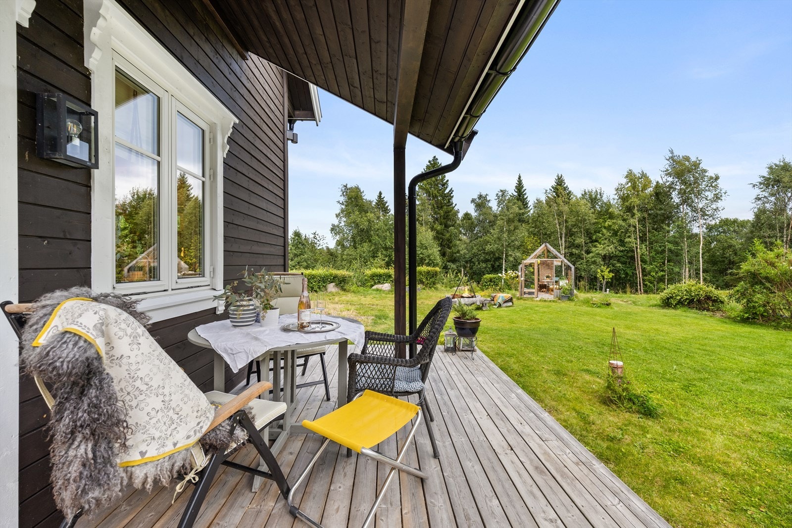 Terrassen kan også nytes under tak Galleribilde