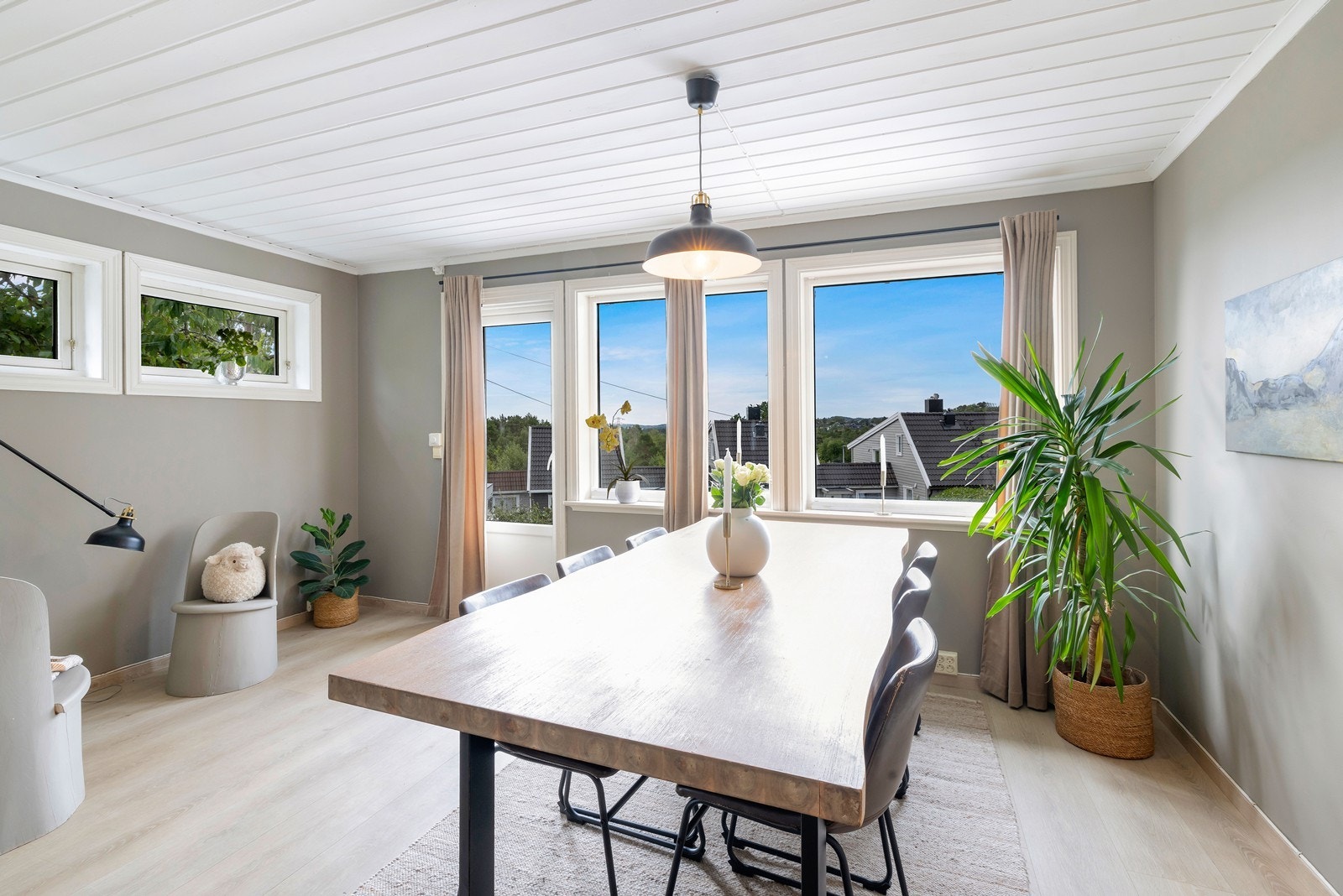 Spisestuen finner sin naturlige plass i den påbygde delen. Galleribilde