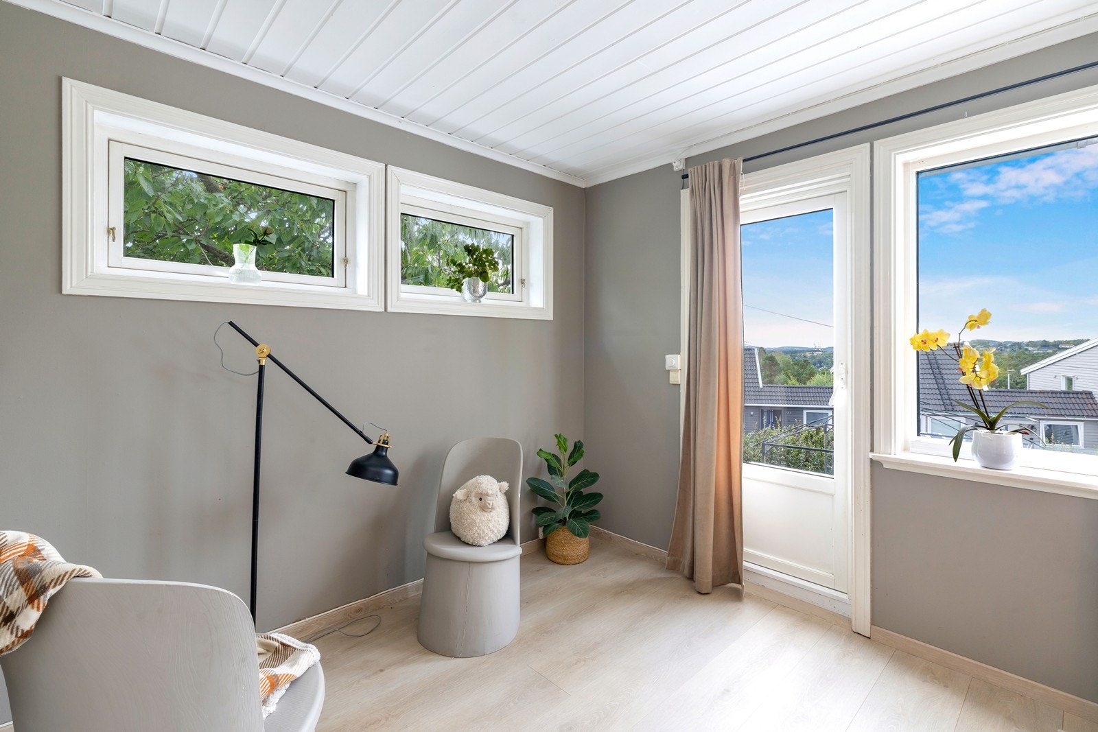 Herfra er det også adkomst til flere av boligens uteområder. Galleribilde