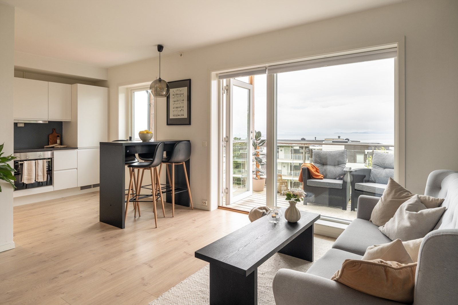 Velkommen til Reppevegen 18 - En moderne og innbydende 2-roms selveierleilighet med flott utsikt til Fosenalpene. (Foto: Eivind Mølnå) Galleribilde