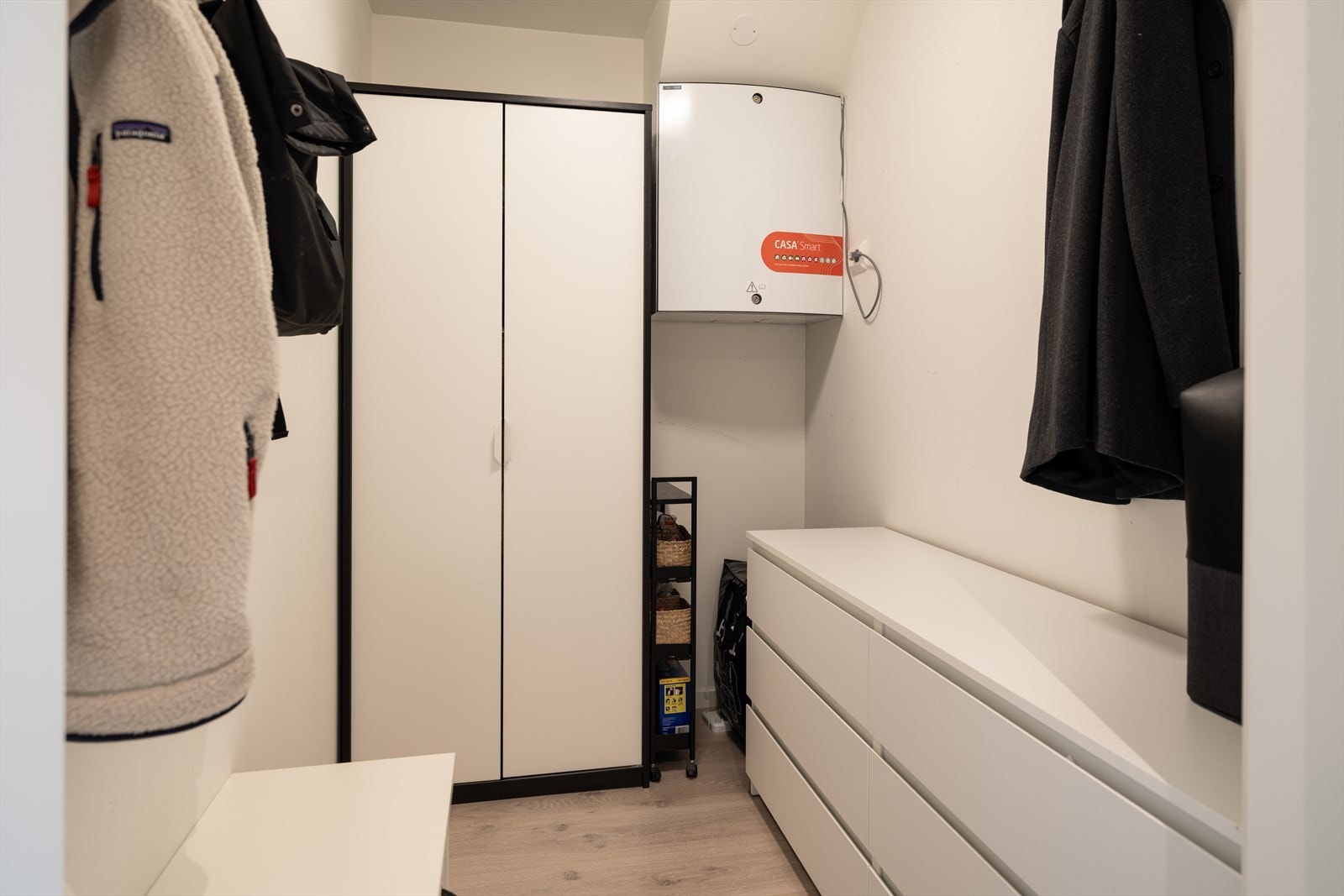 Leiligheten har en innvendig bod på 3m² og disponerer også en bod i kjeller. Galleribilde