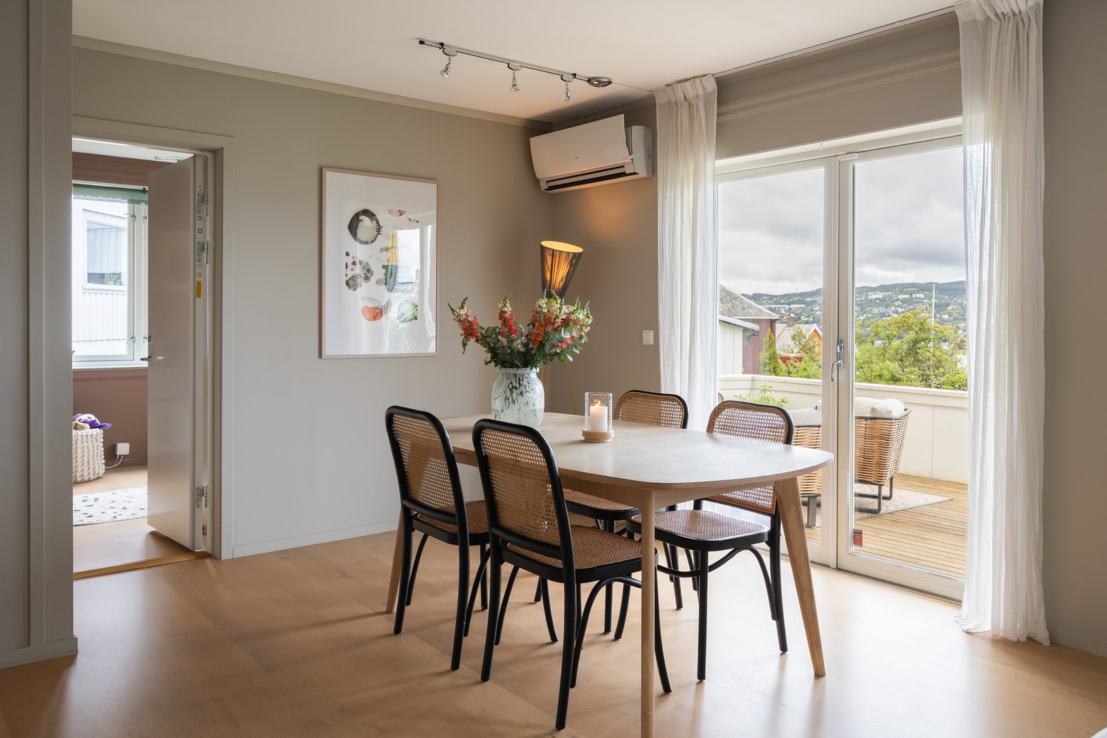 Plass til stort spisebord. Galleribilde