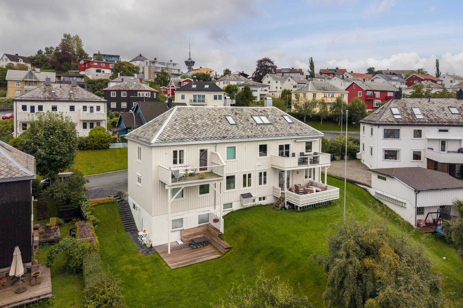 mrådet blir karakterisert som en "grønn lunge", godt skjermet fra støy og bråk, samtidig som man nyter godt av den korte avstanden til byens fasiliteter. Galleribilde