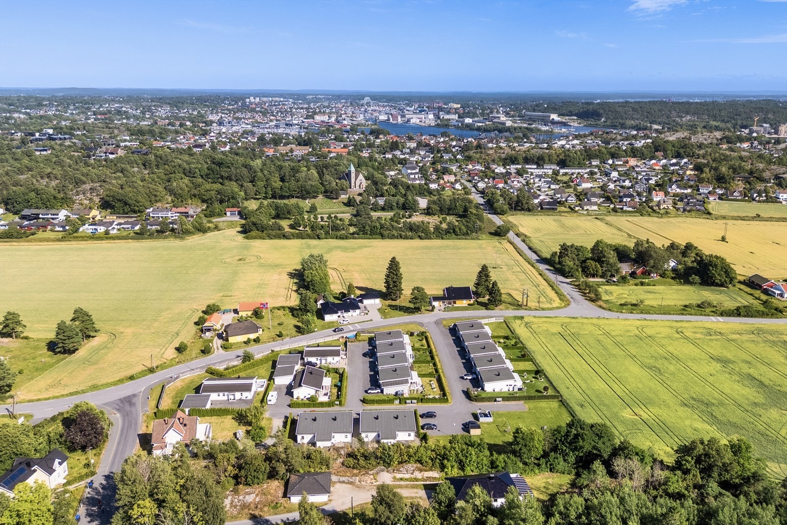 Med Fredrikstad sentrum kun 11 minutter unna med bil, er alle byens fasiliteter lett tilgjengelige. Galleribilde