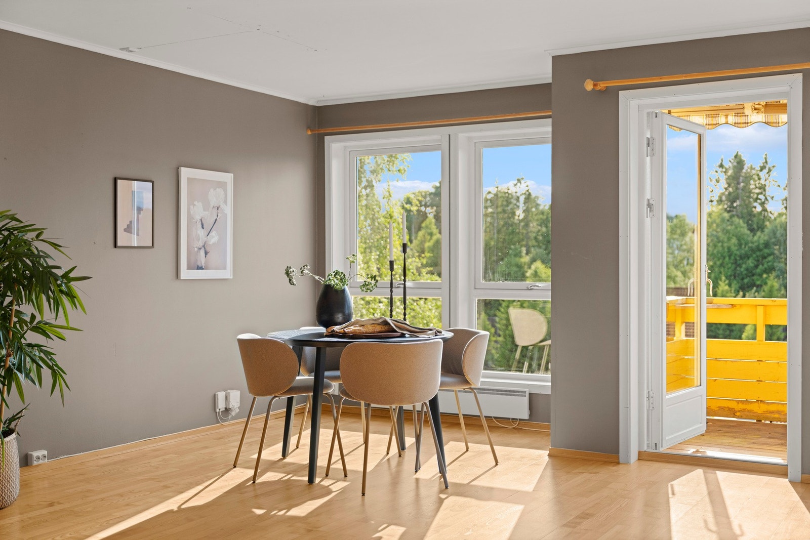 I tilegg finnes det plass til et spisebord, perfekt for sosiale sammenkomster. Galleribilde