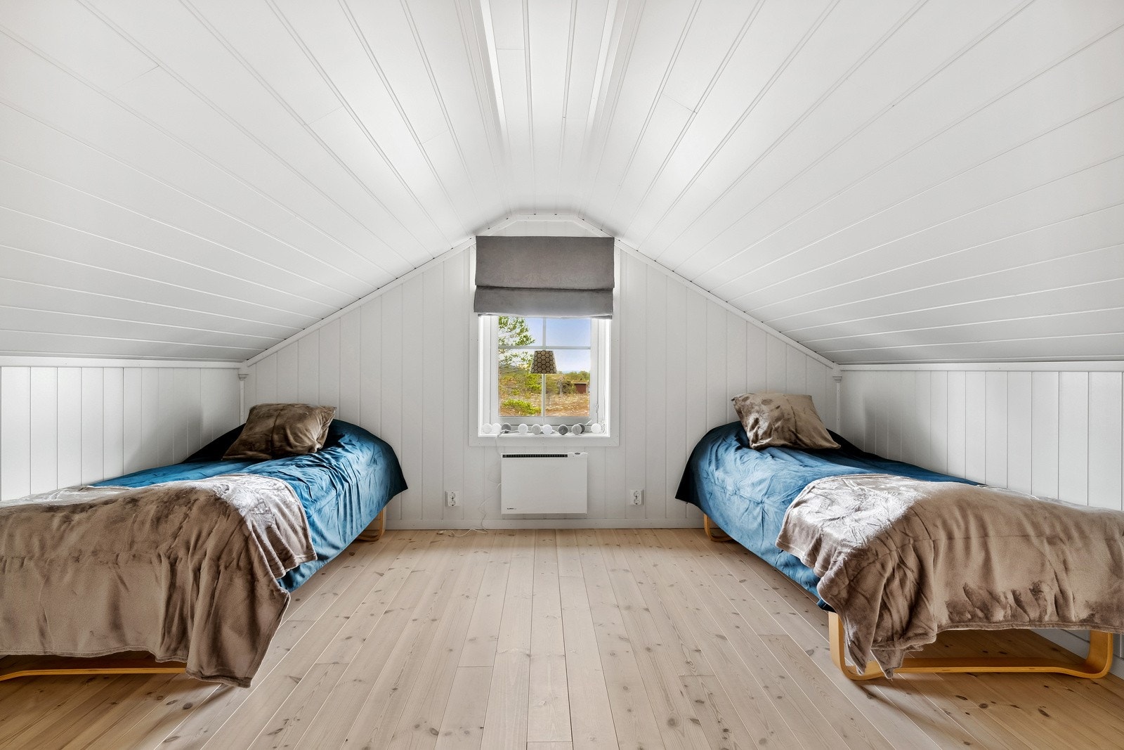 Rom på hems innredet som soverom. Galleribilde