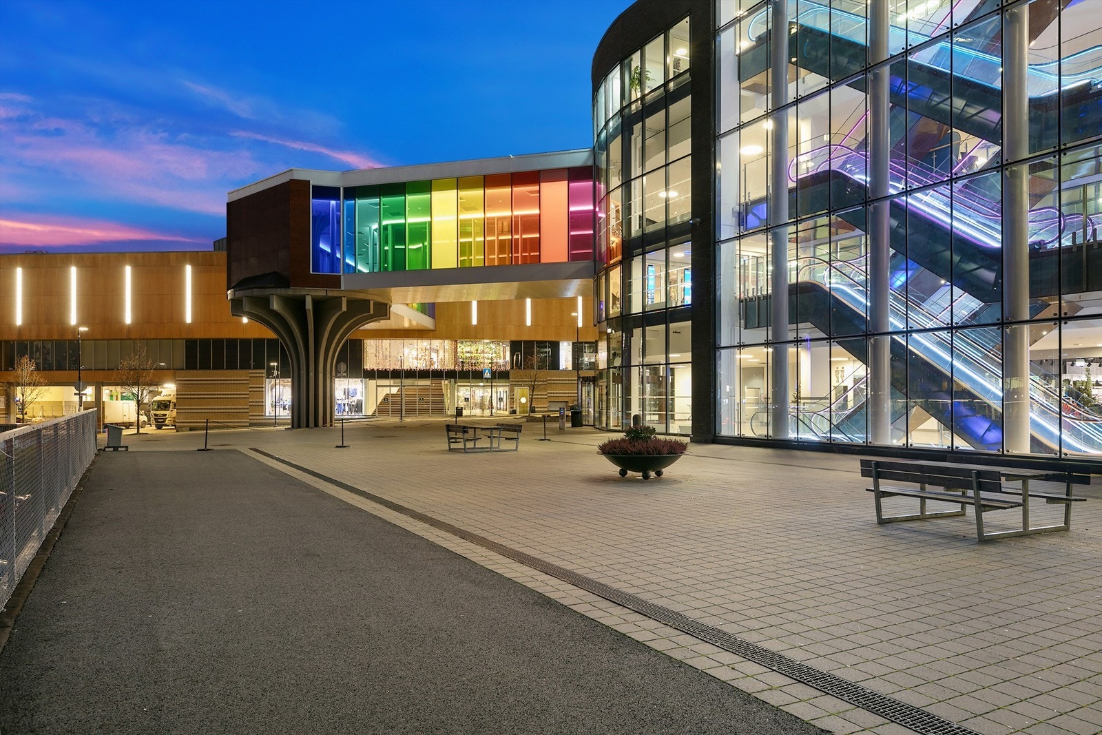 Jessheim Storsenter med et bredt utvalg av butikker og tjenester er en kort tur unna. Galleribilde