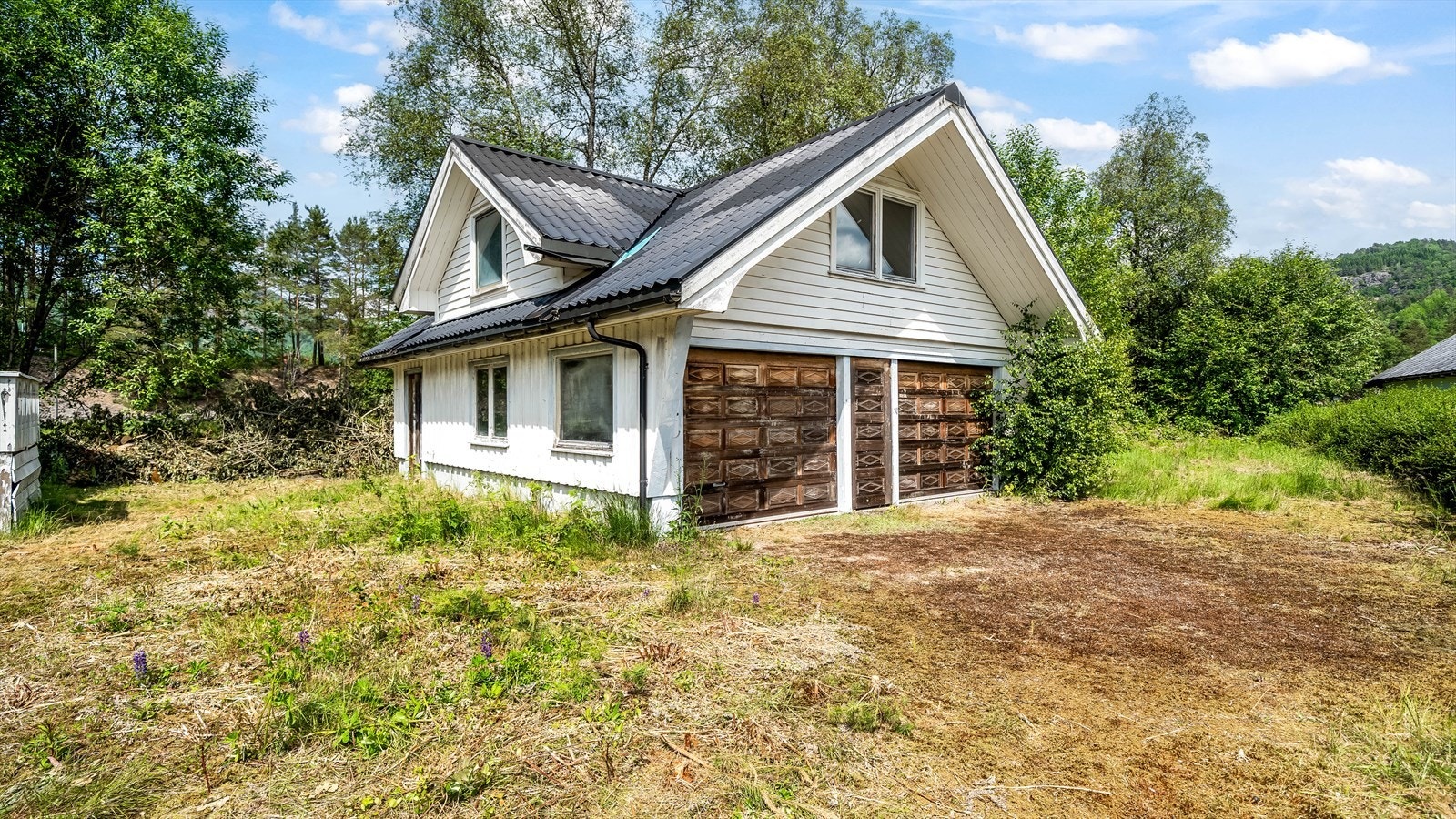 Dobbel garasje med lagringsloft. Galleribilde