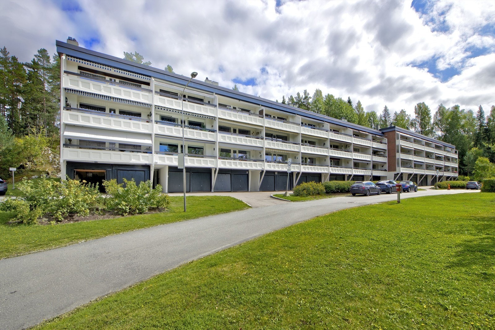 Fasade - boligen ligger i toppetasje med lite innsyn Galleribilde