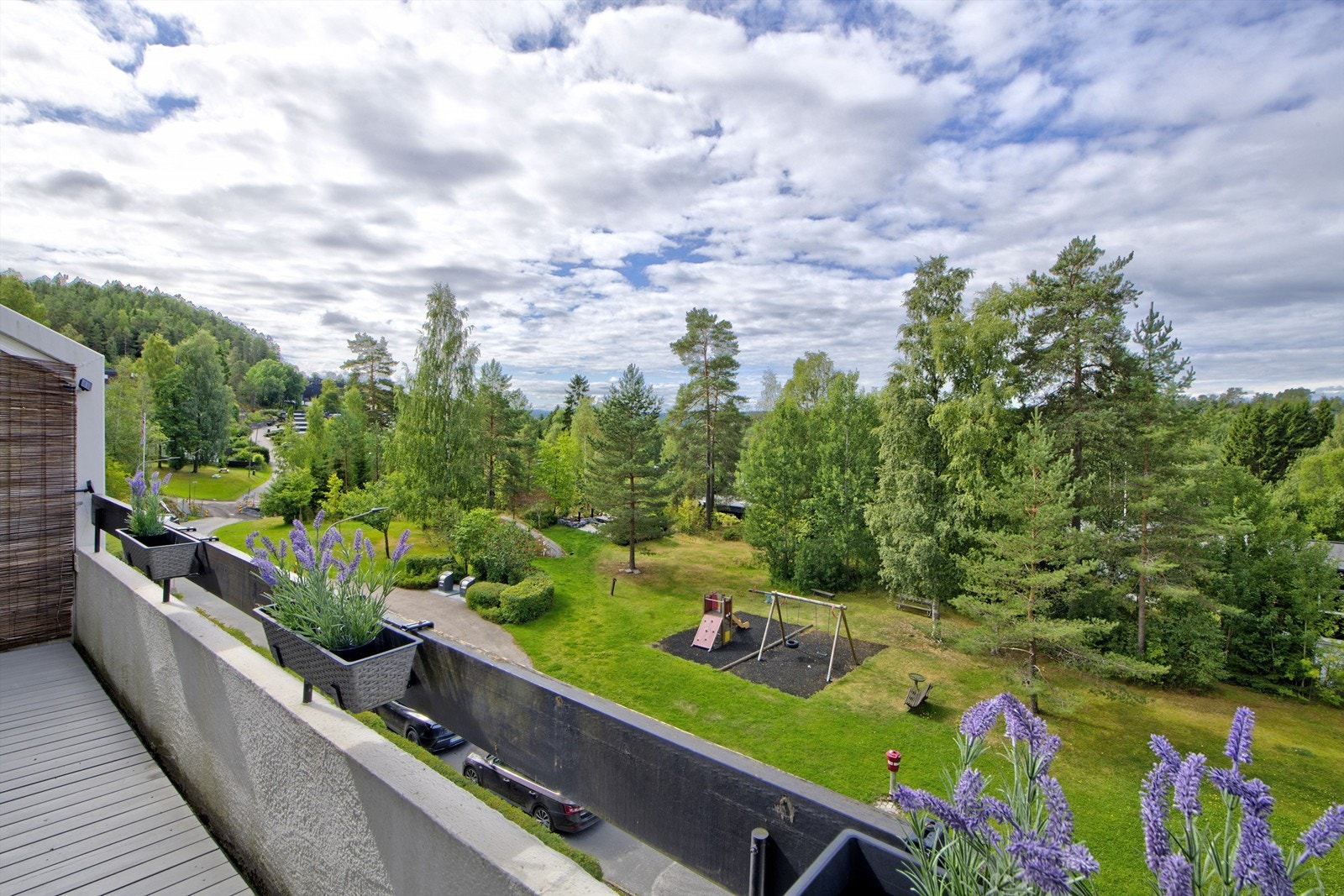 Balkong - gode solforhold med flott utsyn og lite innsyn Galleribilde