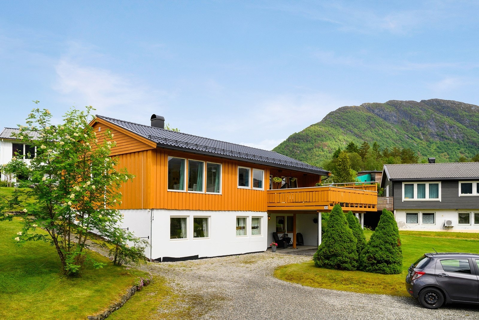 Flott og innholdsrik enebolig på stor og pent opparbeidet tomt. Galleribilde