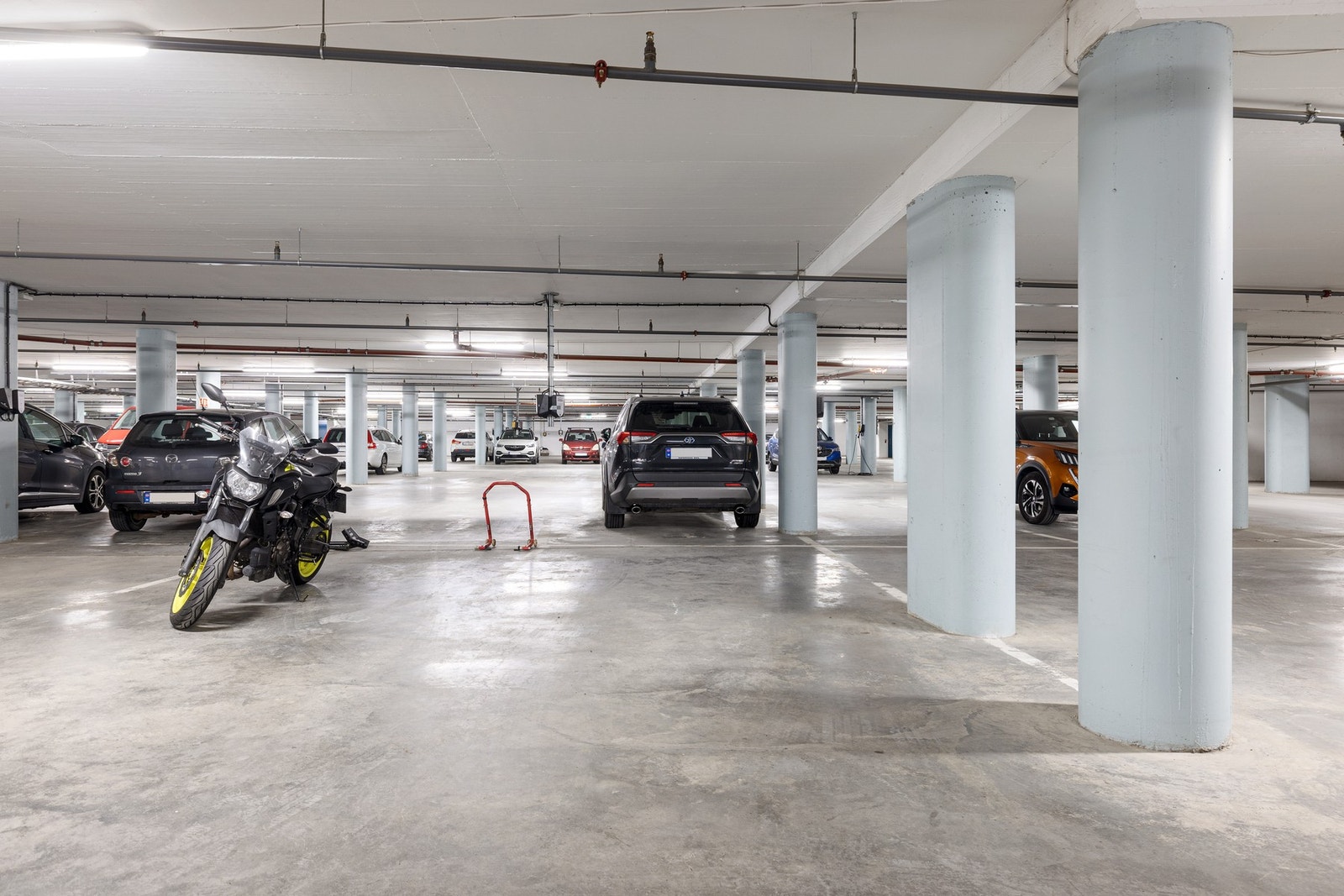 Det medfølger én parkeringsplass i oppvarmet garasjekjeller. Galleribilde