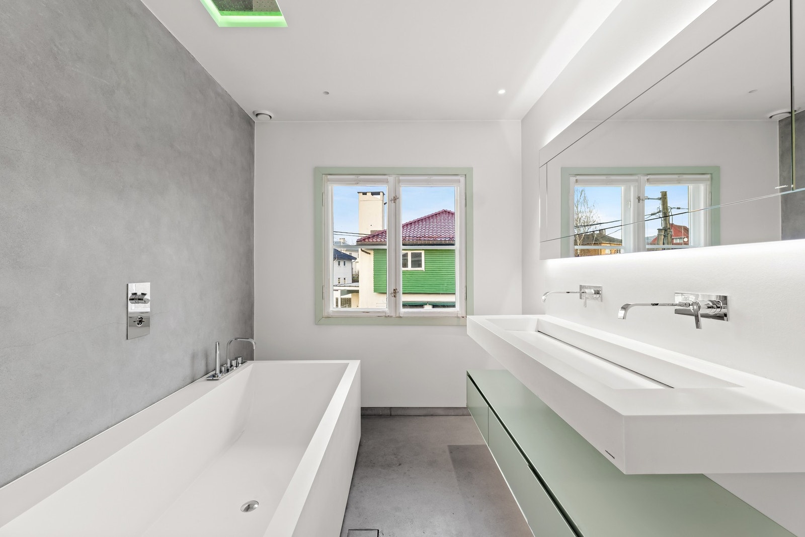 Stilrent med moderne overflater. Galleribilde