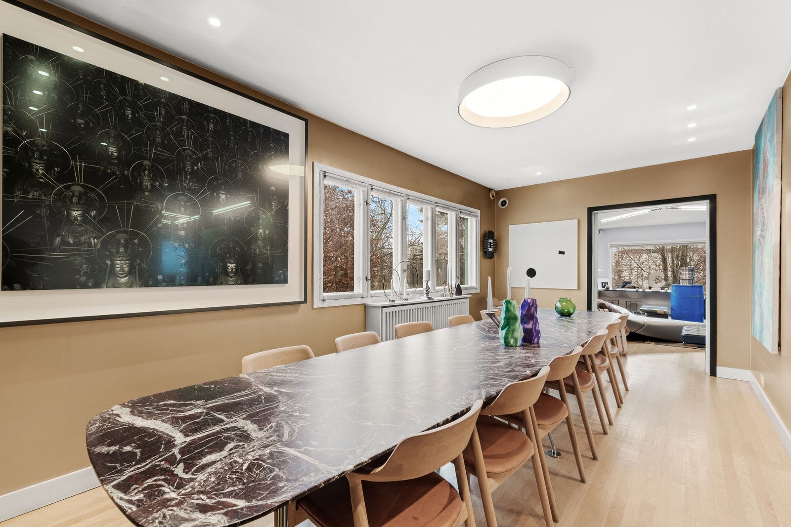 Spisestuen skaper en flott ramme rundt et hvert selskap. Galleribilde