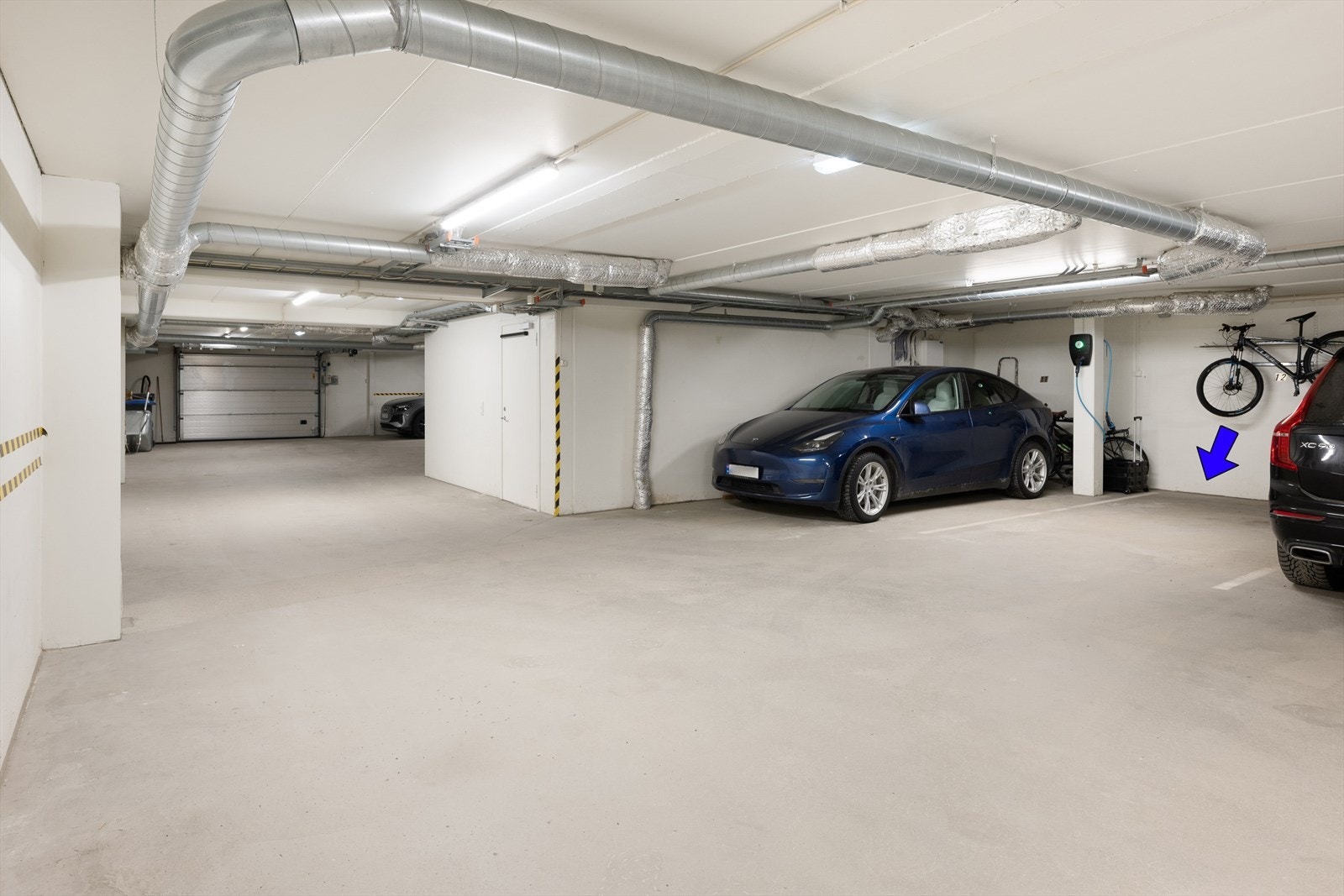 Egen tilvist parkeringsplass. Galleribilde