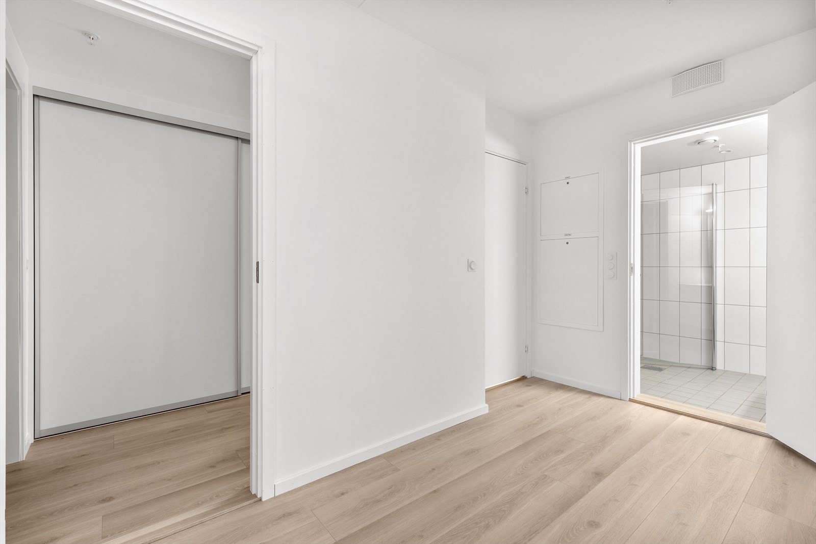 Soverommet har direkte adkomst til badet. Galleribilde
