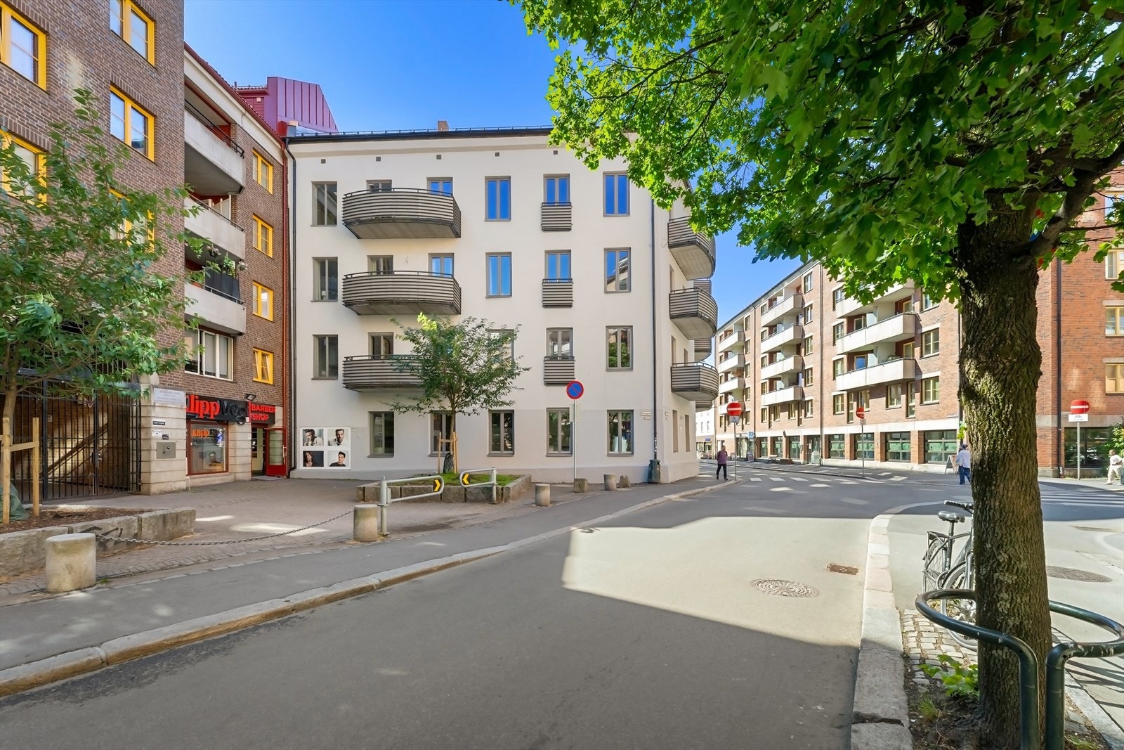 Skjermet beliggenhet, samtidig rett ved byens pulserende restaurant- og kulturliv samt noen av Oslos flotteste parker. Galleribilde
