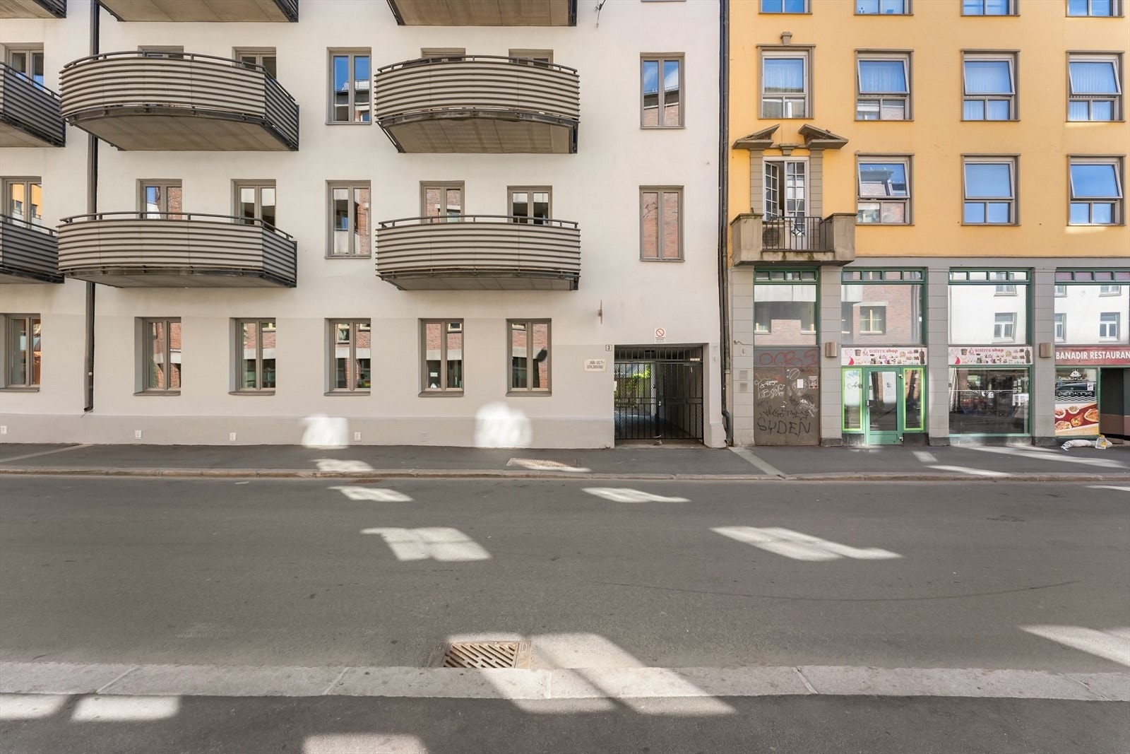 Svært attraktiv og sentral beliggenhet med kort vei til sentrum, dagligvare, parker og kollektivtransport. Galleribilde