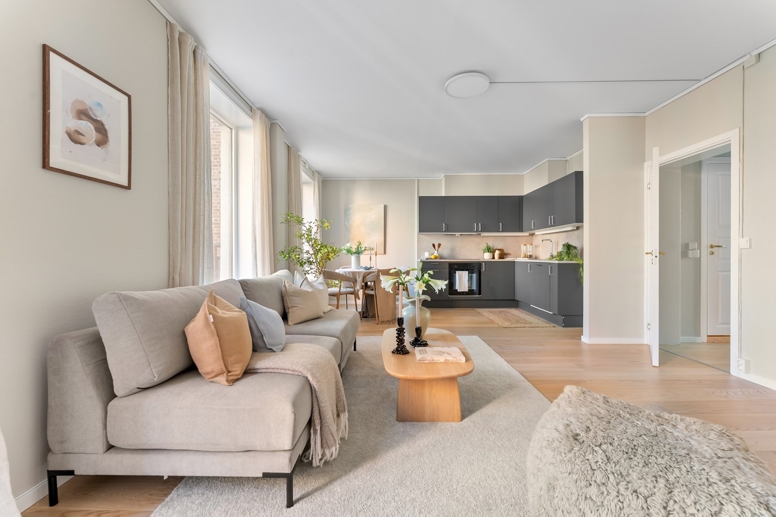 God plass til både sofagruppe og spiseplass. Galleribilde