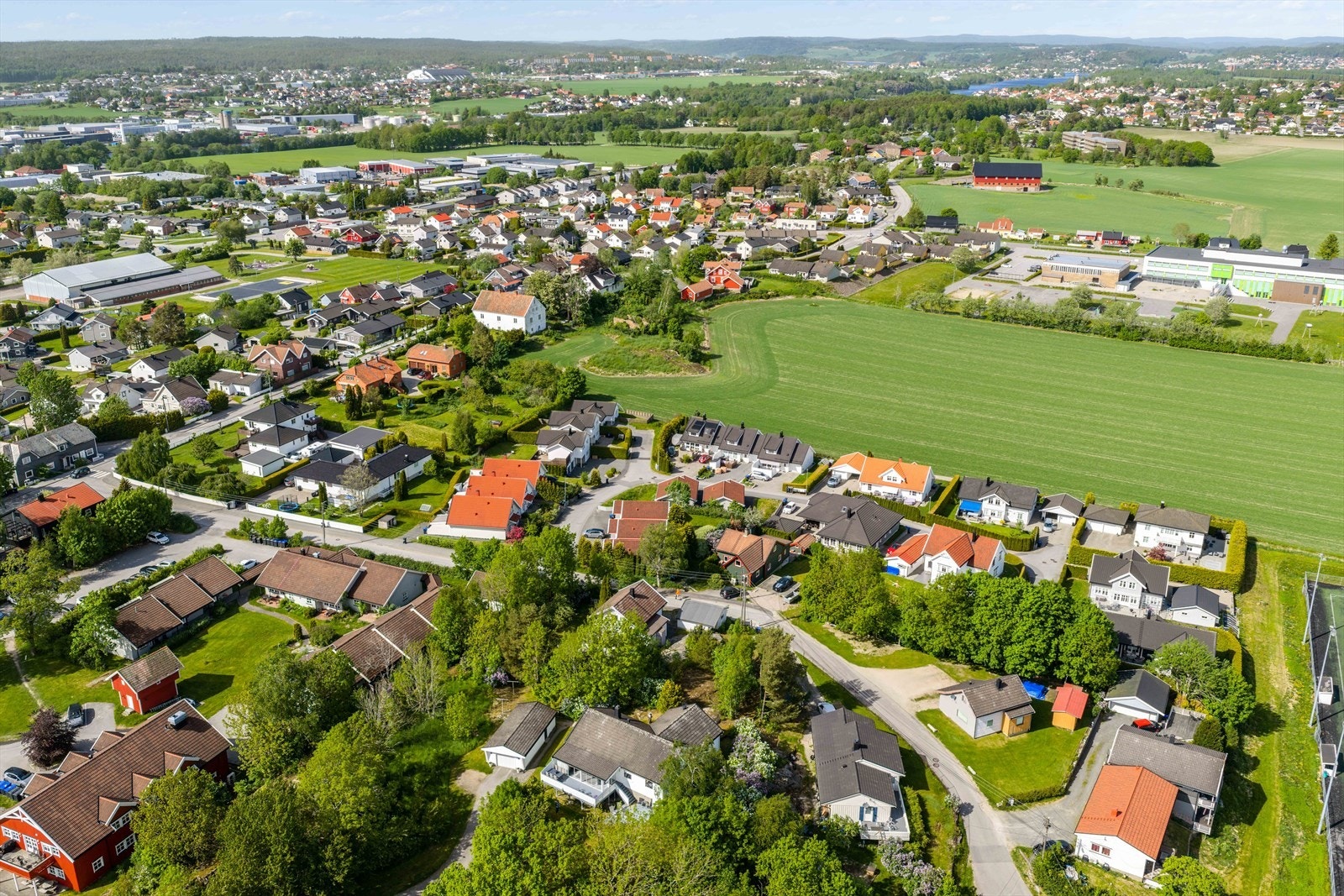 Fra boligen er det gangavstand til Borgehallen, Borge ungdomsskole og Kjølberg skole Galleribilde