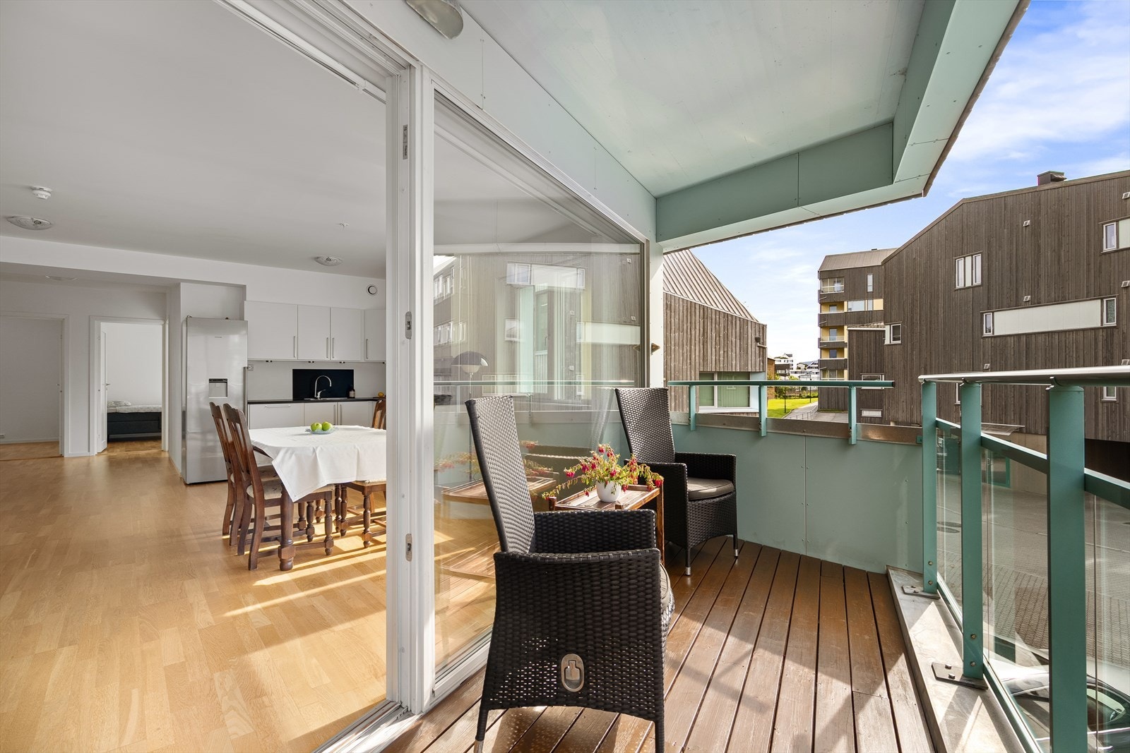 Fra stuen har du utgang til en romslig balkong som ligger sørvestvendt og har gode solforhold. Galleribilde