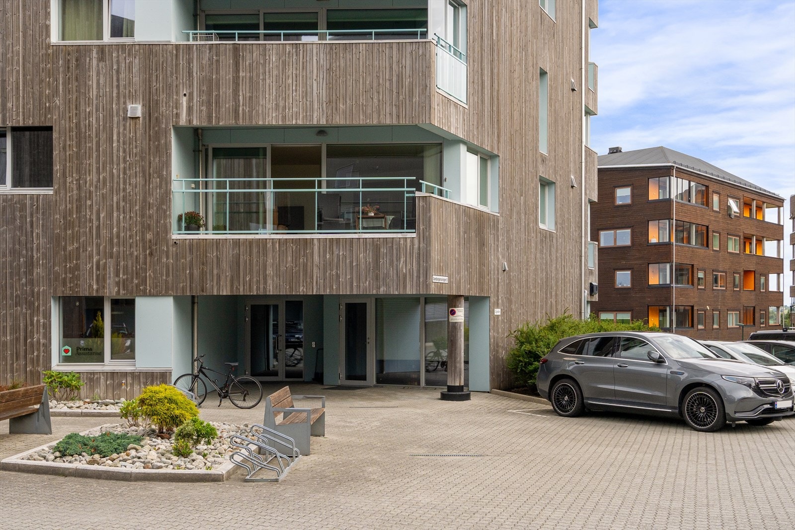 Området er utformet med hensyn til både arkitektur, omgivelser og beboernes livskvalitet, og byr på et variert tilbud som passer for både store og små. Galleribilde