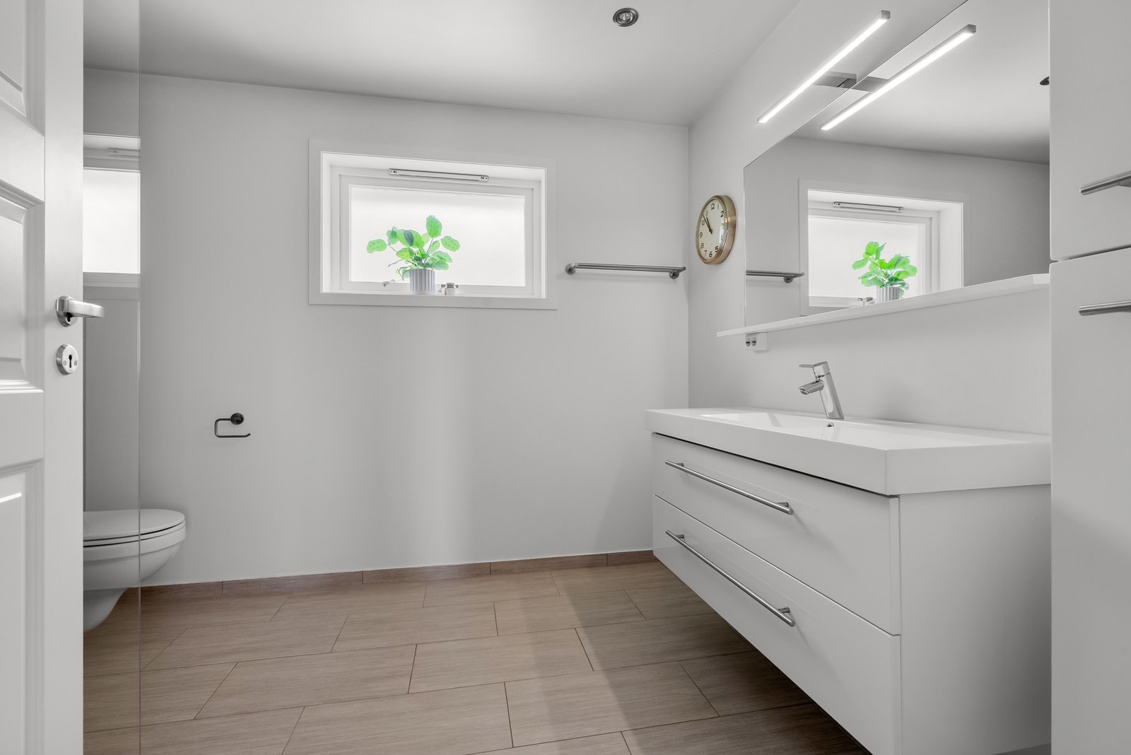 Moderne innredning og gode oppbevaringsmuligheter. Galleribilde