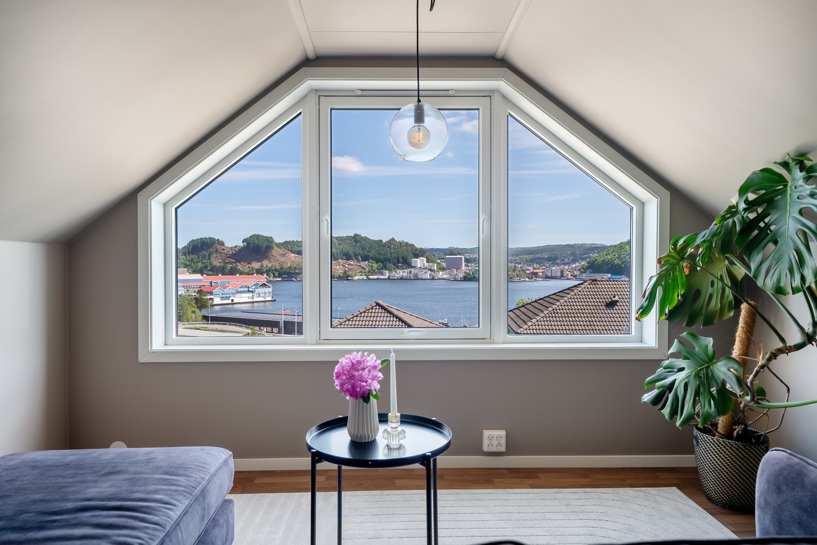Loftstuen byr på en lun atmosfære og mange bruksmuligheter. Galleribilde