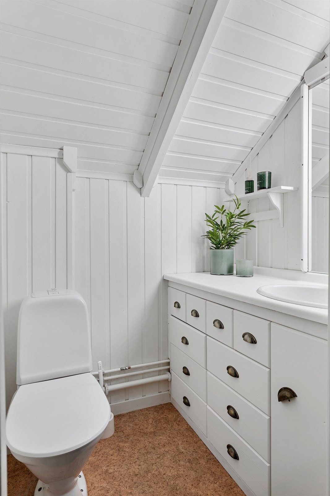 Toalettrom, loft Galleribilde