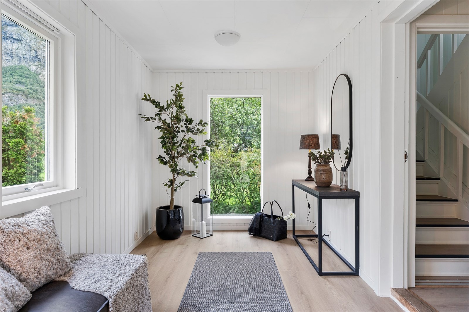 Pen felles entré - Interiør og styling levert av Fagmøbler Sunndal. Galleribilde