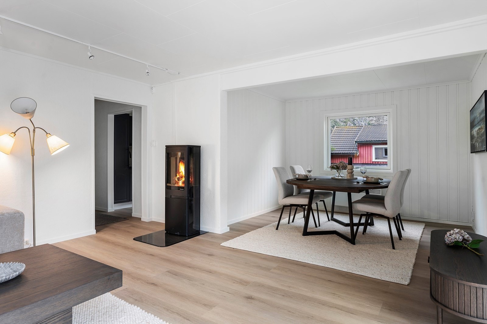 Tidligere soverom er i dag omgjort til spisestue. Interiør og styling levert av Fagmøbler Sunndal. Galleribilde
