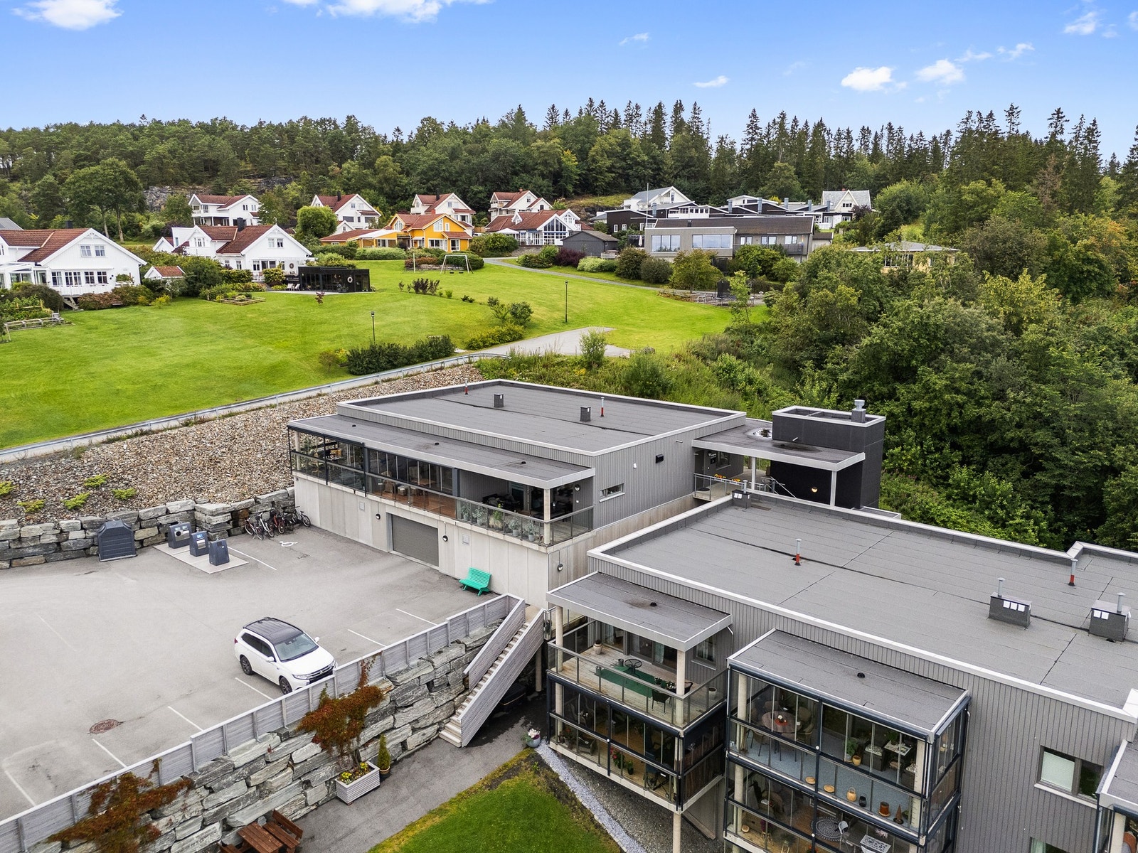 Fasadebildet. Galleribilde