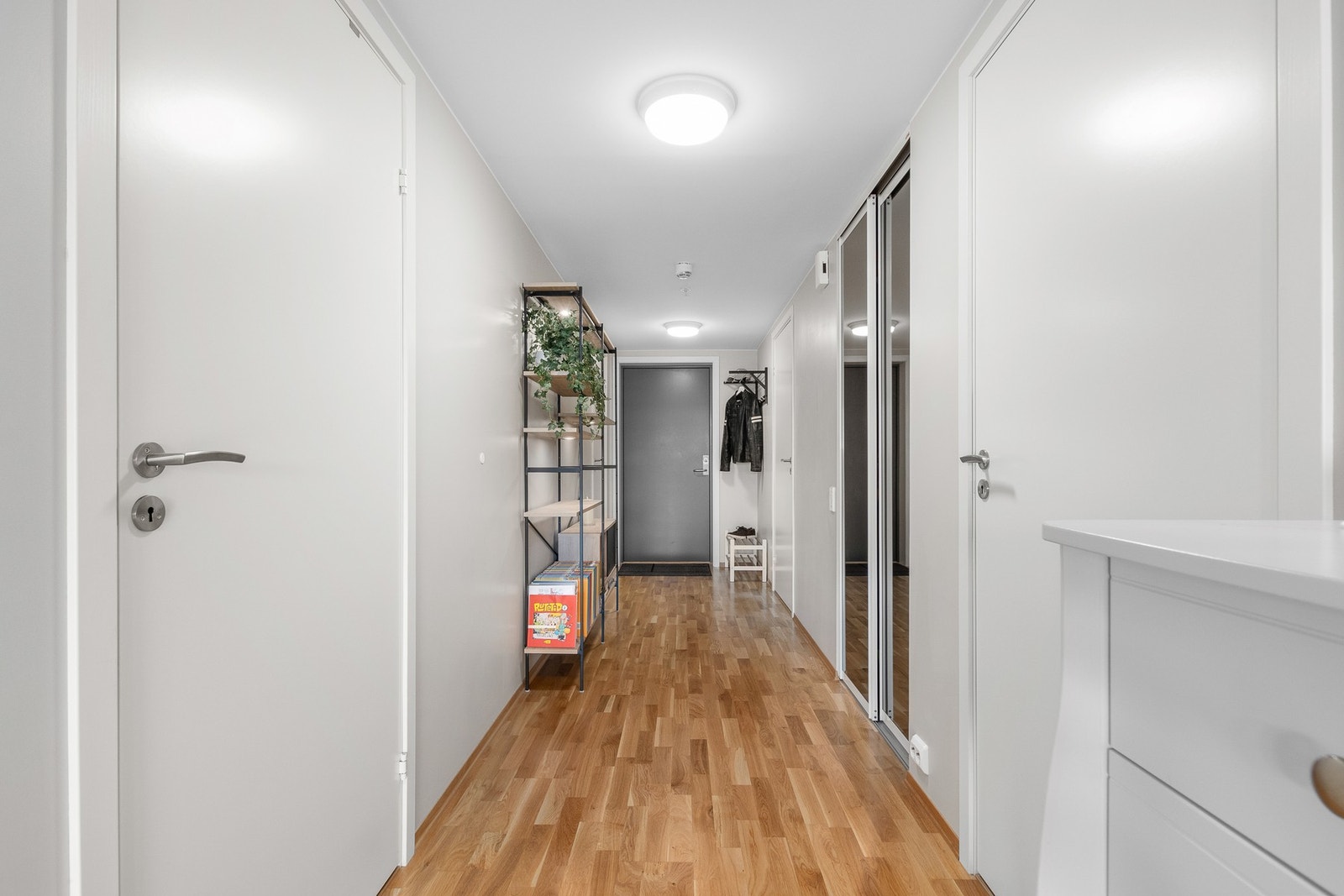 Gang - skyvedørsgarderobe med speil Galleribilde