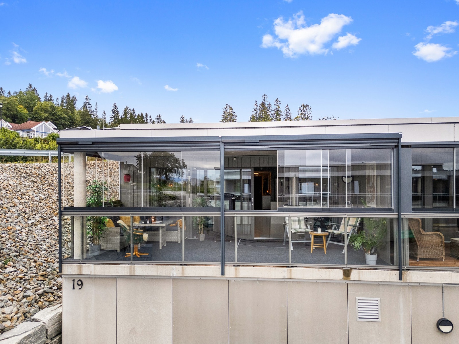 innglasset veranda med stor bruksverdi! Galleribilde