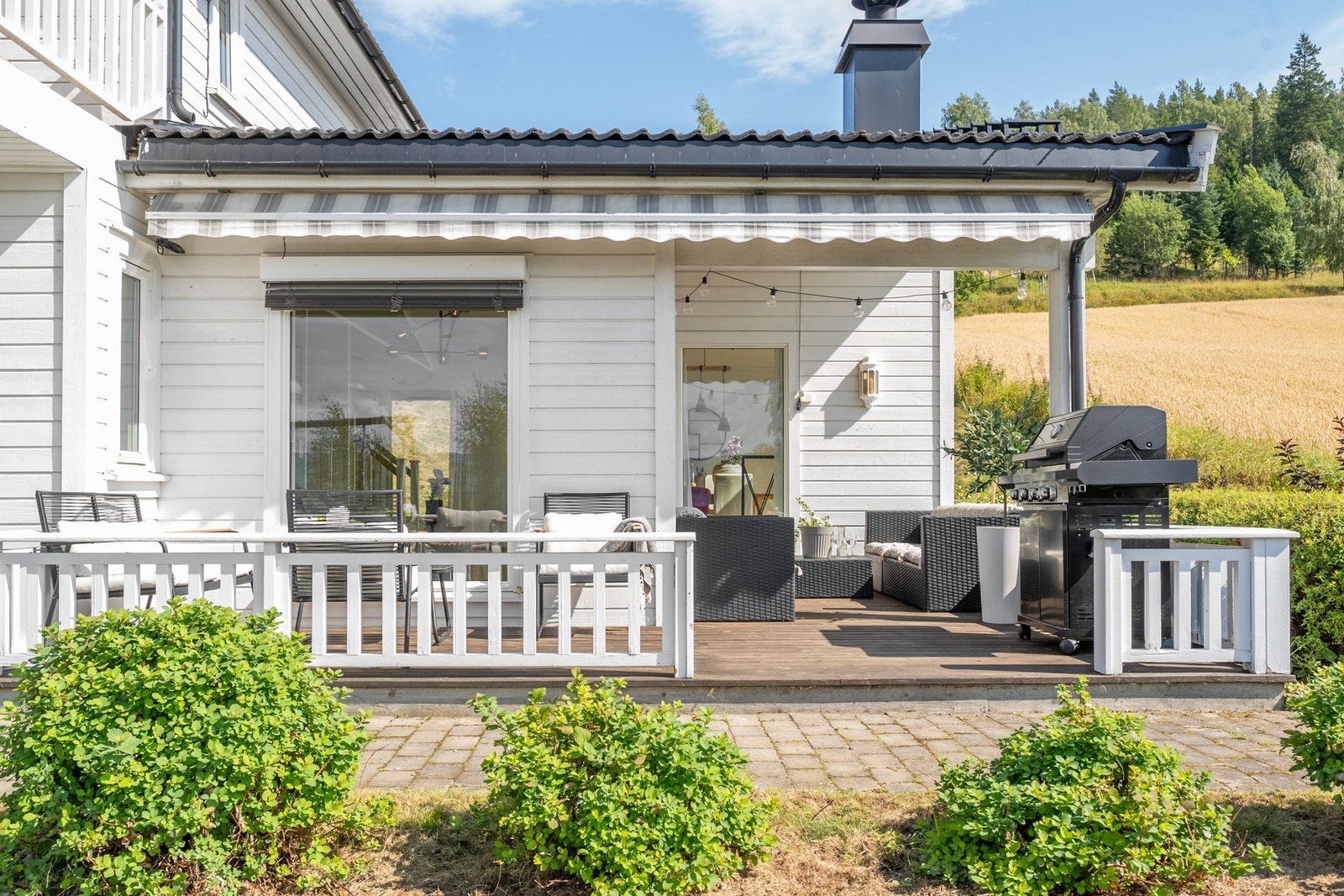 Uteområdene legger godt til rette for grilling, hagekos og avslappende dager utendørs. Galleribilde