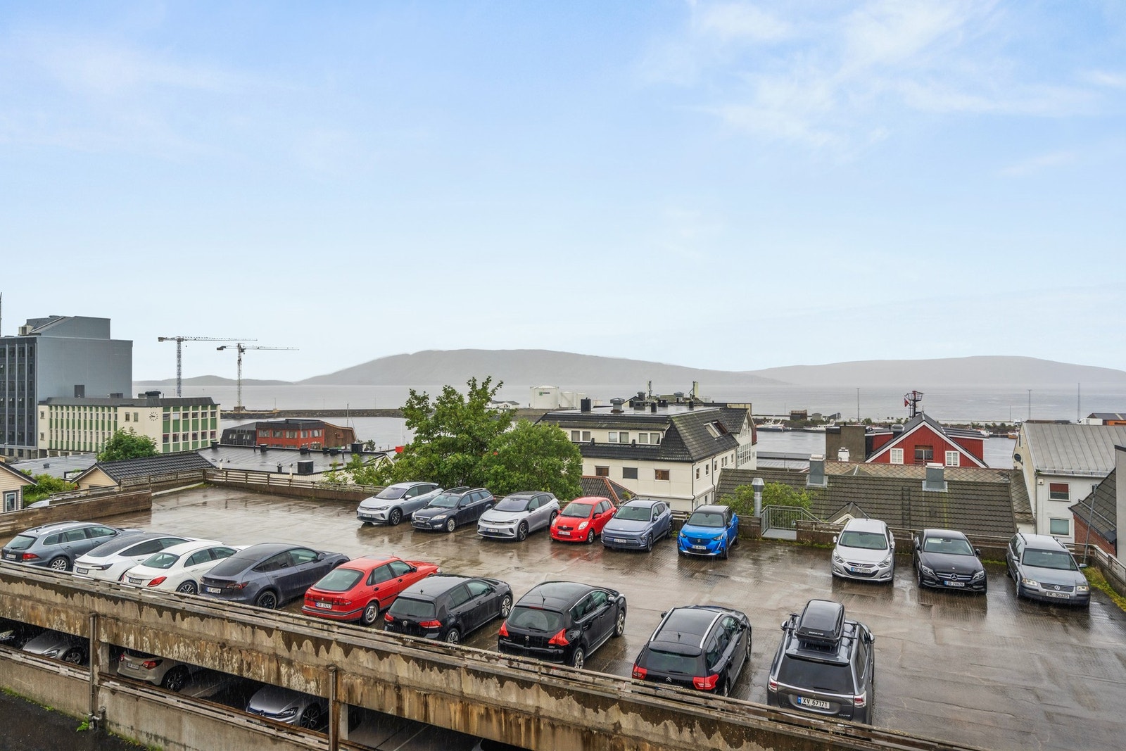 Leiligheten disponerer egen merket parkeringsplass i tilknytning til garasjeanlegget i Sjøbergs gate Galleribilde