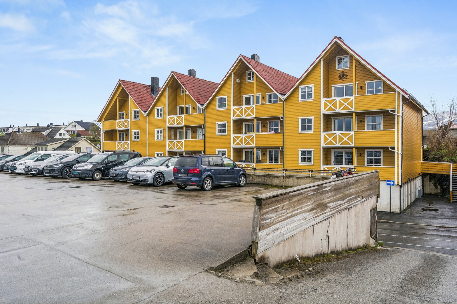 Attraktiv leilighet over to plan/ Sentral beliggenhet og egen parkering Galleribilde