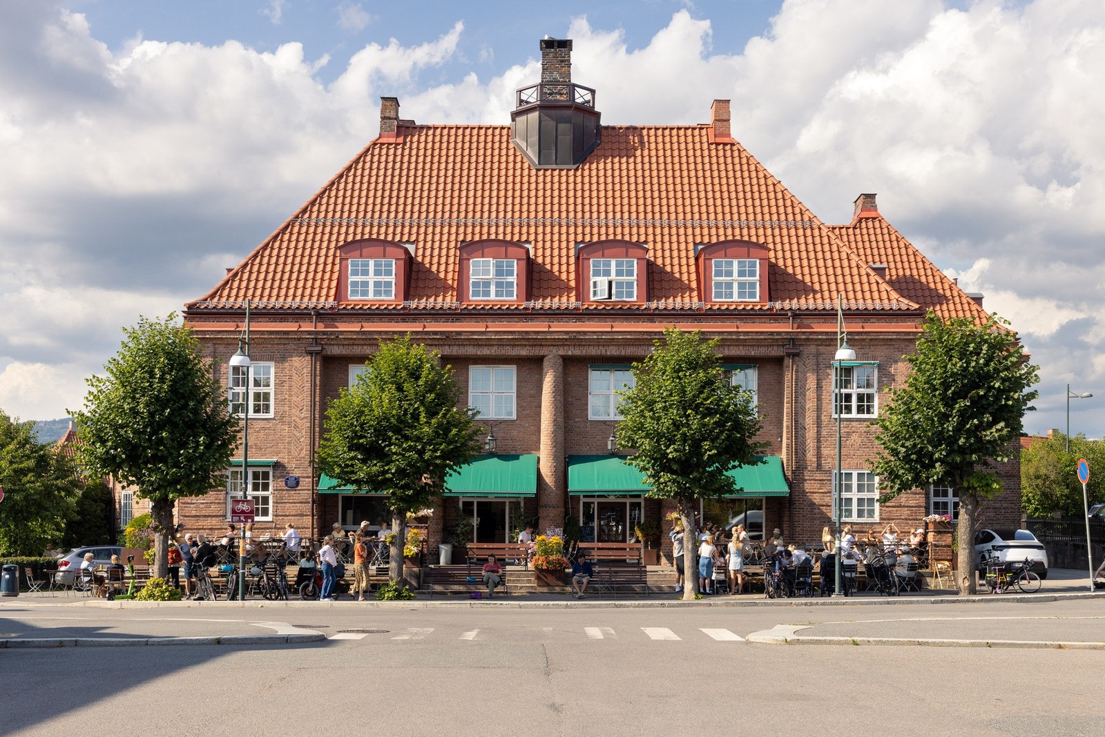 Boligen ligger i ett fantastisk område, med Damplassen en kort spasertur unna Galleribilde