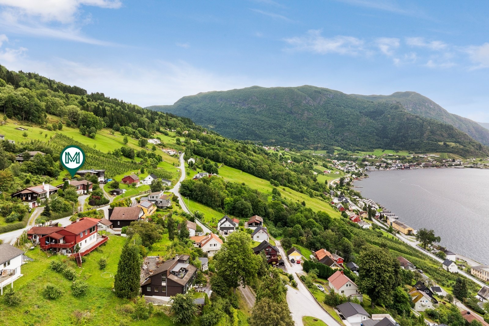 Byggefeltet ligg praktfullt til med flott utsikt mot fjorden og gode solforhold. Galleribilde