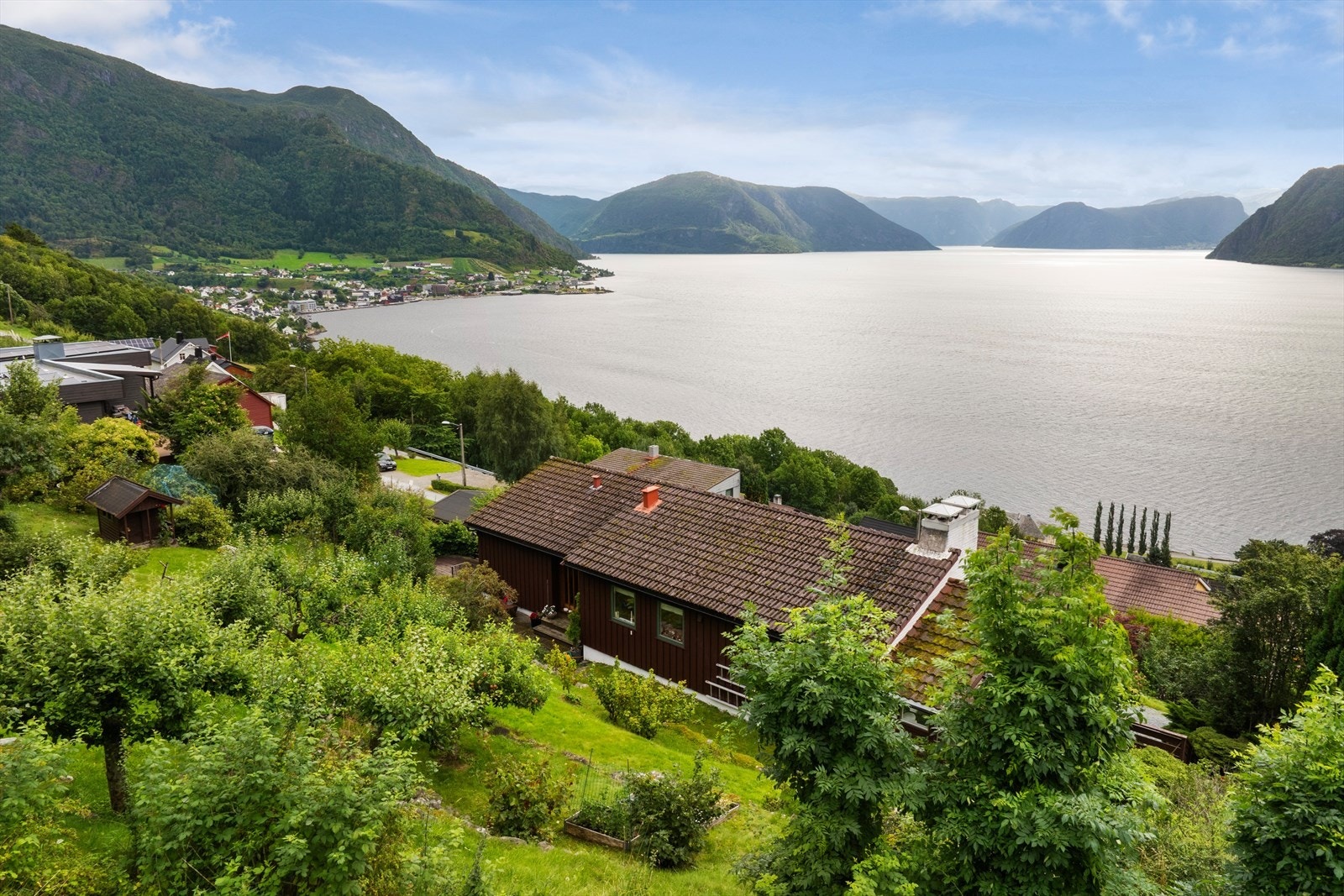 Her bur du tett på naturen med gode moglegheiter for turar og friluftsliv rett utanfor døra. Galleribilde