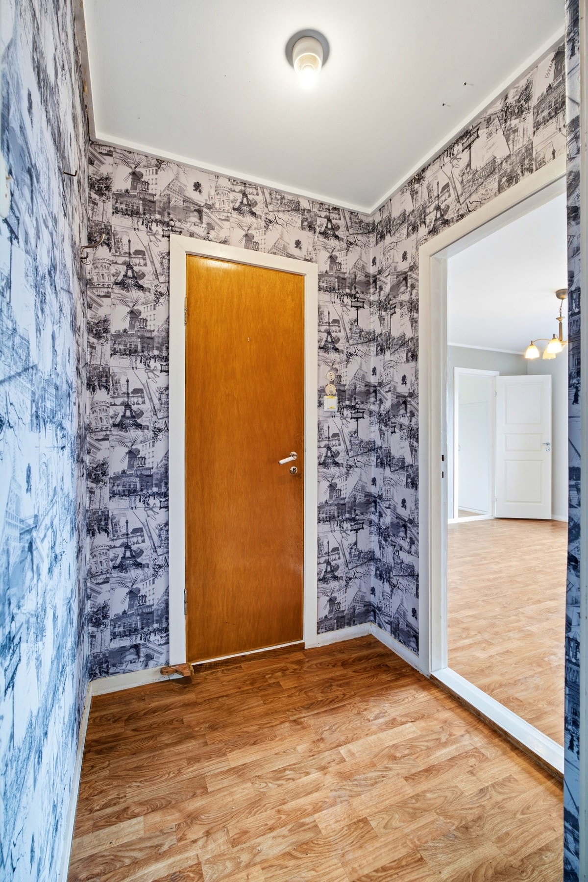 Entré med bad rett frem. Galleribilde