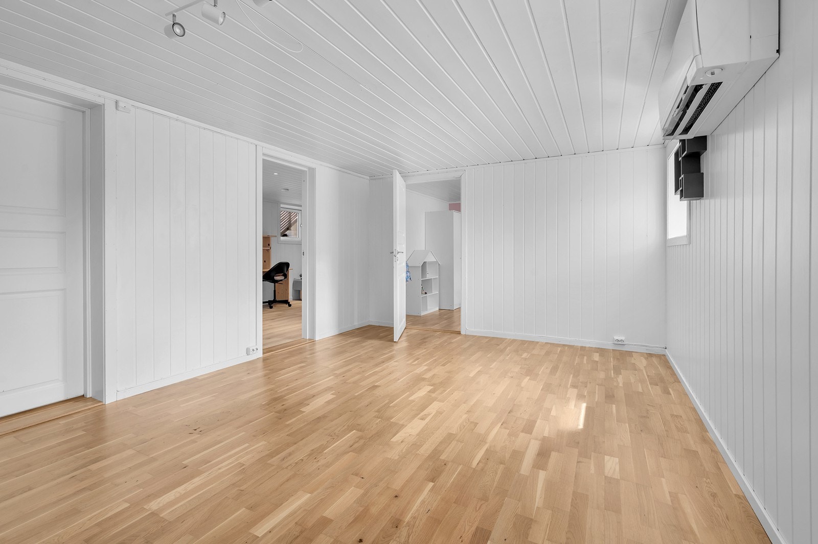 Kjellerstue med adkomst til 2 soverom Galleribilde