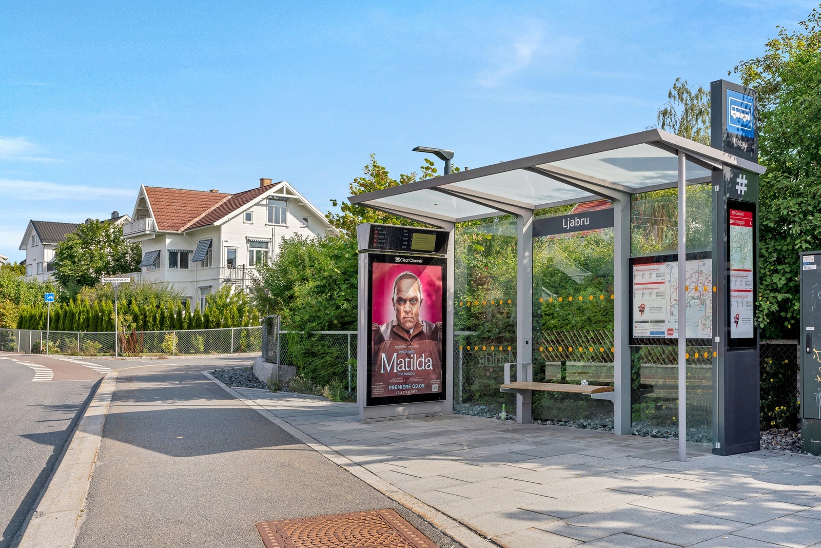 Området har godt med offentlig kommunikasjon med både buss, trikk og tog i gangavstand fra boligen. Galleribilde