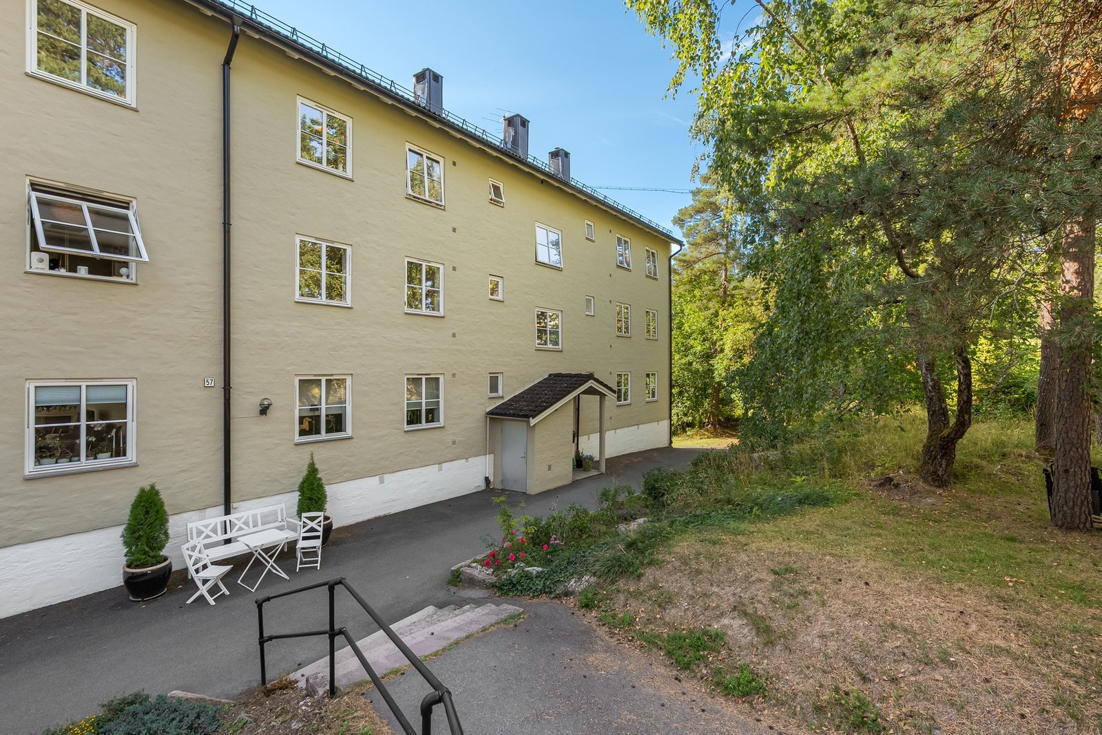 Videre har sameiet 21 ladeplasser med førstemann til mølla prinsippet, hvor man kan få ladet elbil. Galleribilde