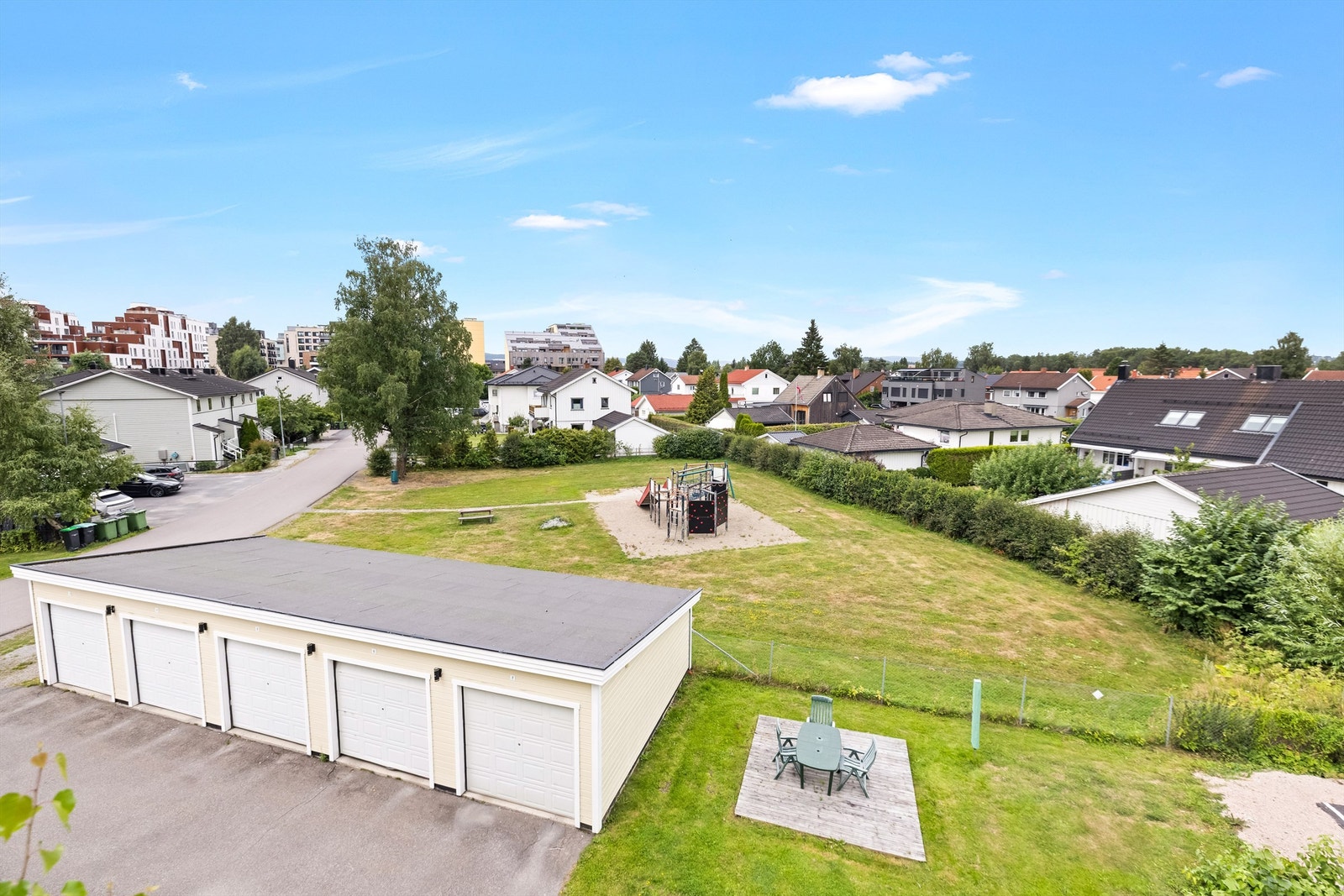 Utsikt fra den nordvestvendte balkongen. Galleribilde