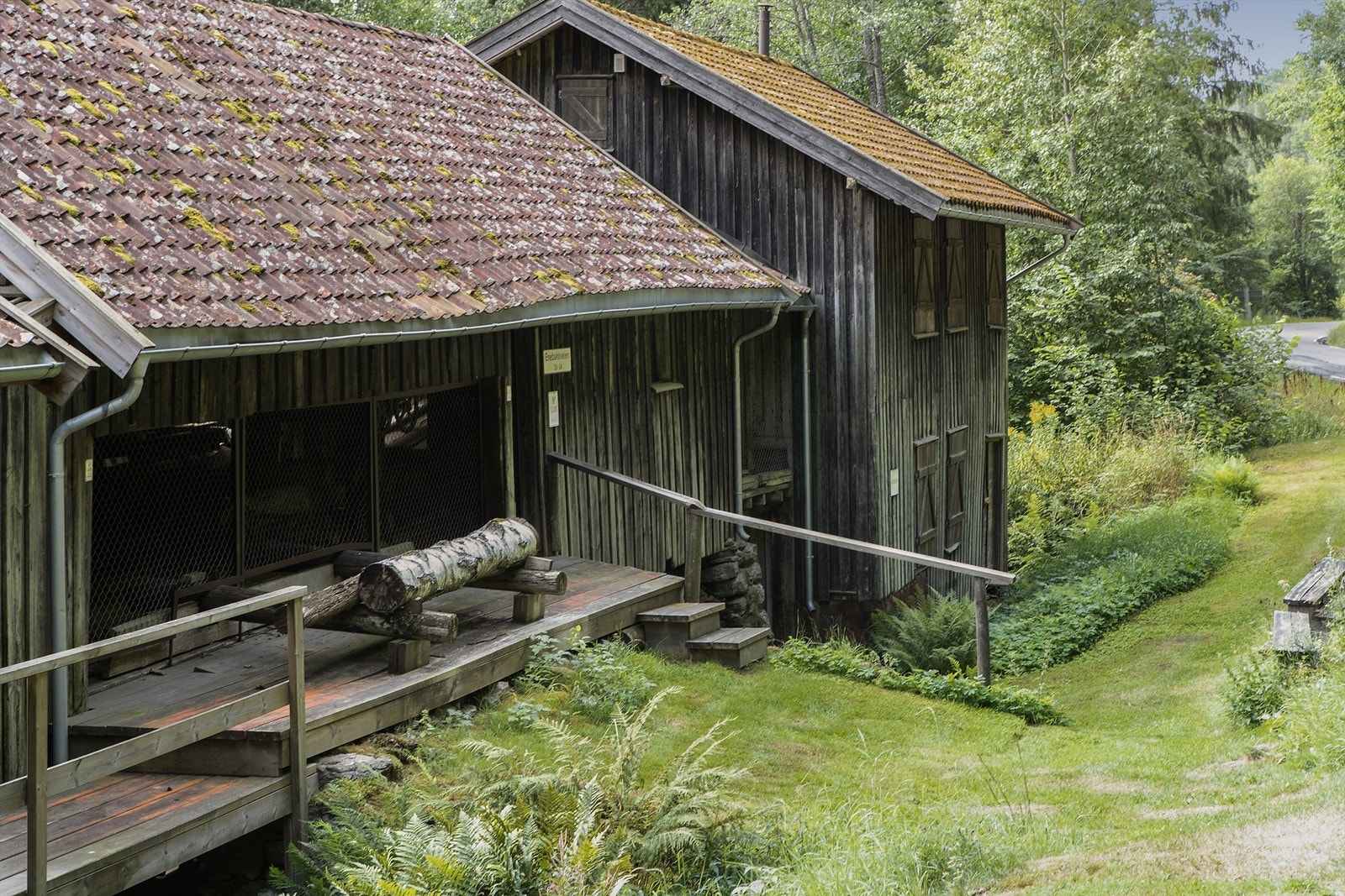 Nordalen Sag- og tredreieri ligger i sitt opprinnelige miljø langs Hobølelva. Dette er et levende industriminne fra 1880-årene. Galleribilde