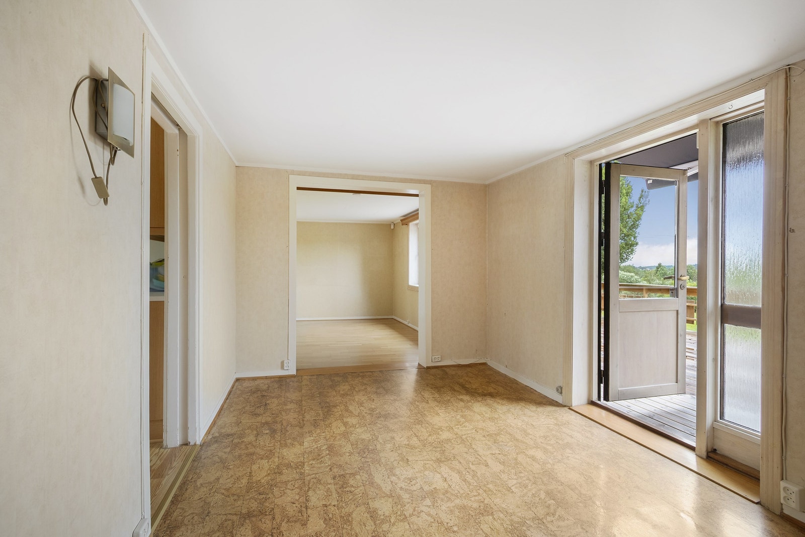 I 1. etasje er det både en dagligstue og en spisestue. Galleribilde