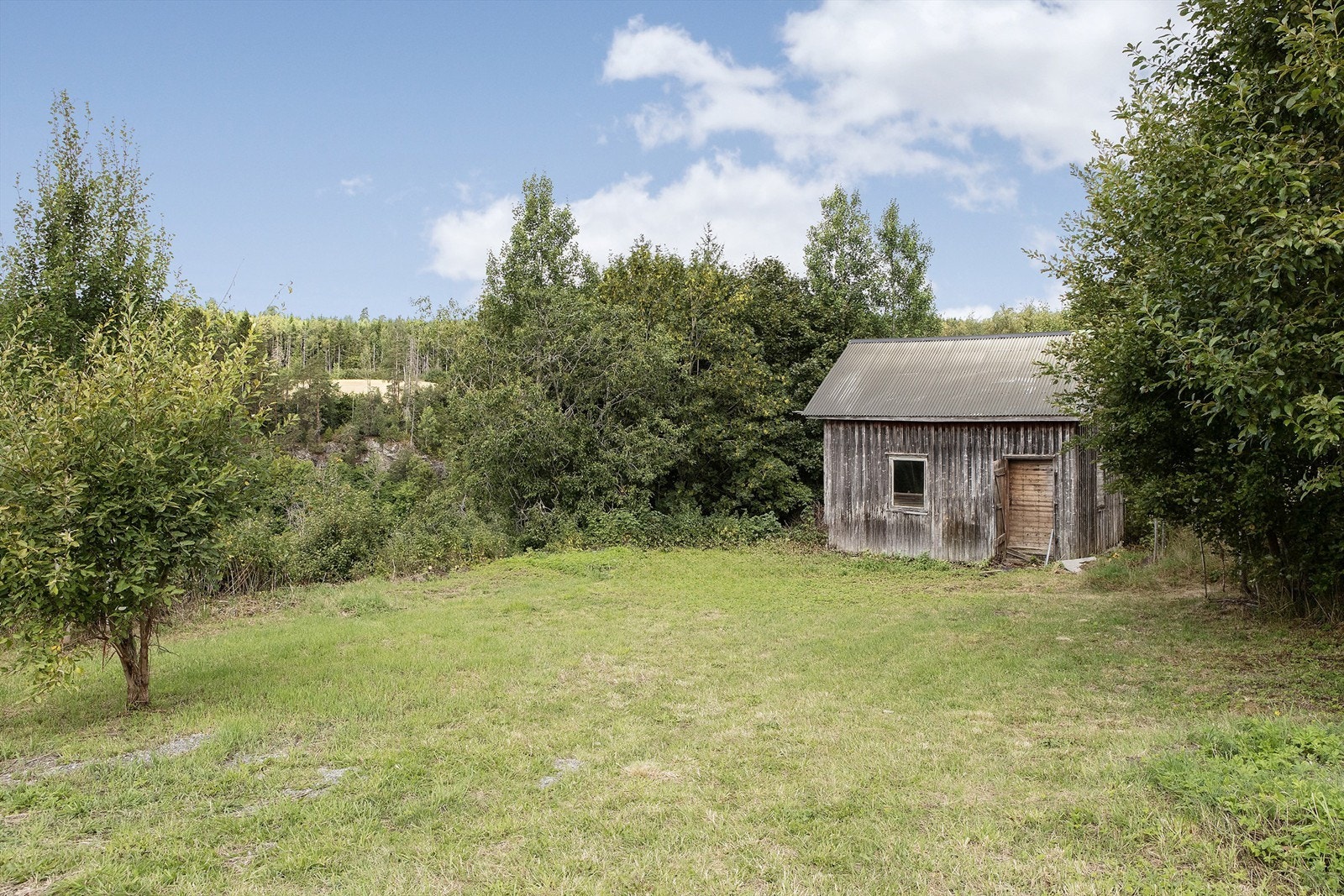 Frittstående bod/lite hus på ca. 26 m². Galleribilde