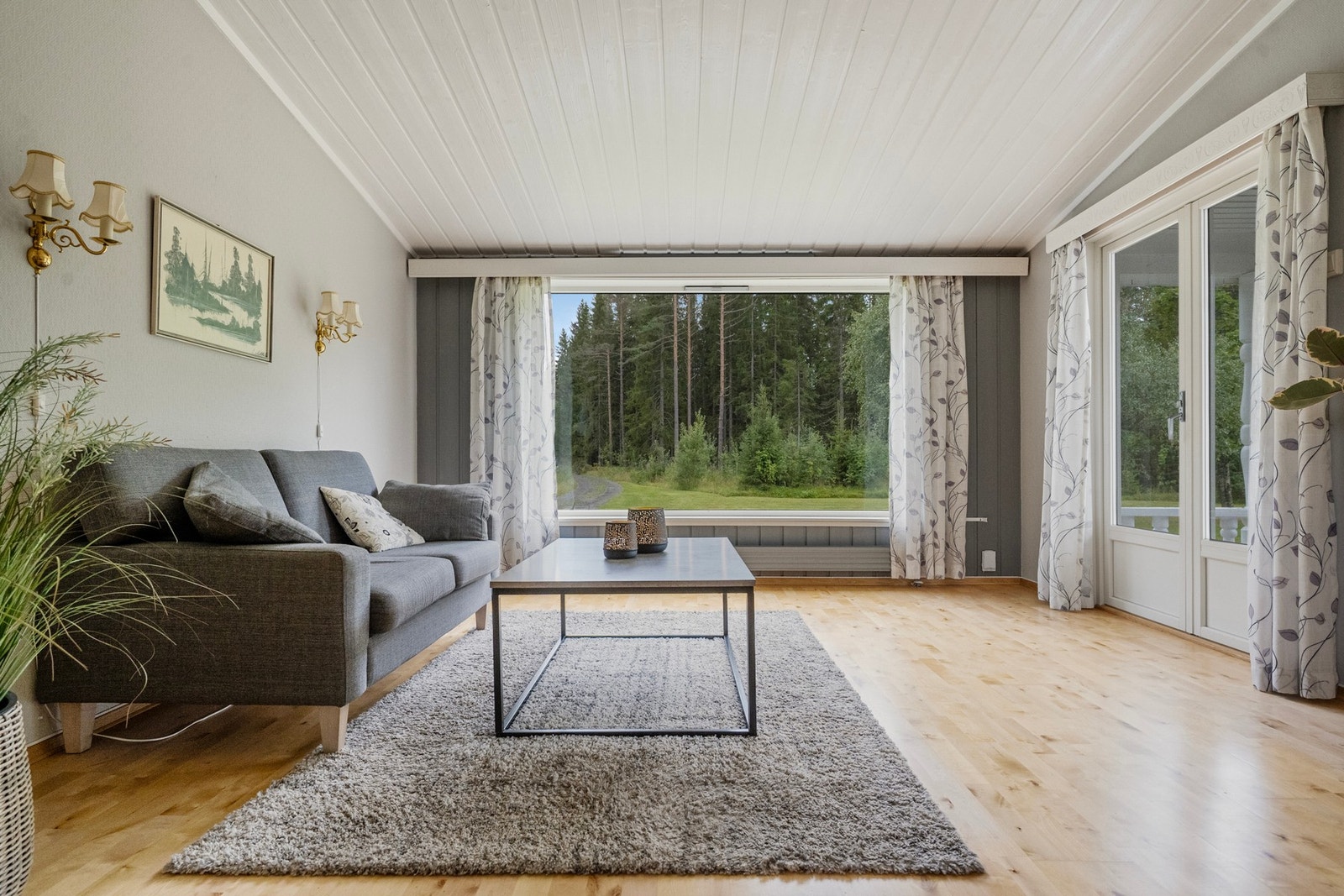 Fra stua er det utgang til terrasse Galleribilde